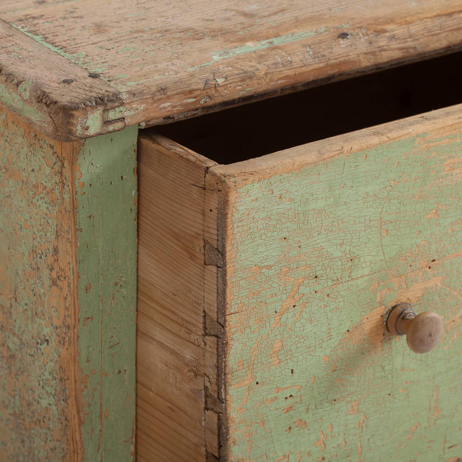 French Green Painted Chest of Drawers, circa 1820 In Good Condition In New Preston, CT