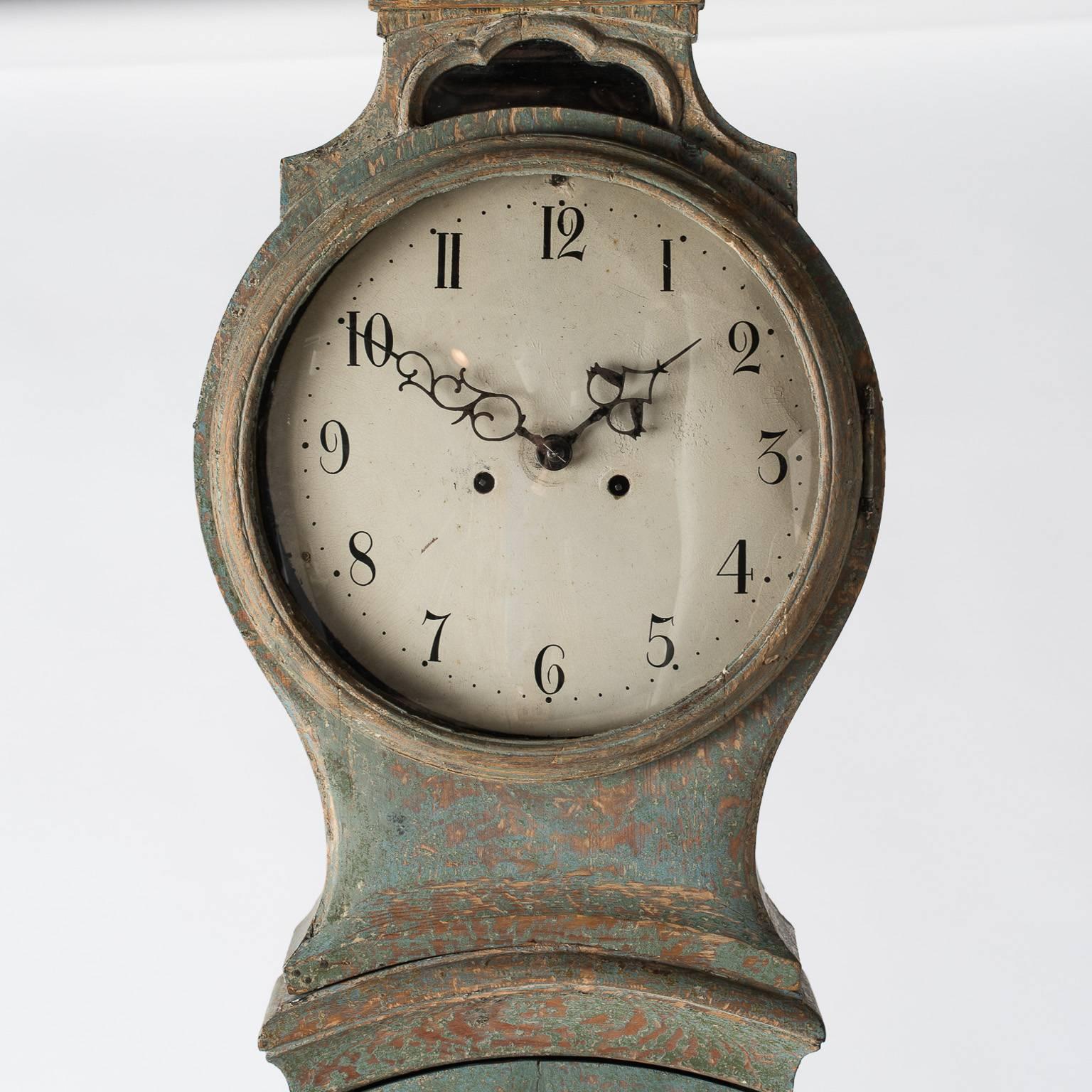 This Mora clock has many beautiful details making it an excellent example of the period. The bonnet features windows on the sides that allow one to see the clock works. The blue original paint surface is in lovely condition.

Measures: 8”