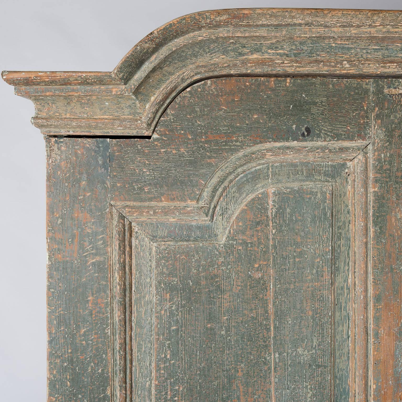 Swedish Rococo Period Linen Press or Cupboard with Two Drawers, circa 1760 In Excellent Condition In New Preston, CT