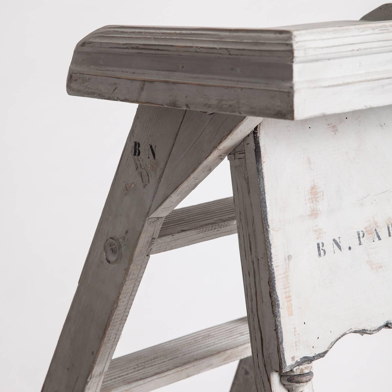 French Folding Library Ladder, Marked B.N Paris, circa 1920 In Excellent Condition In New Preston, CT