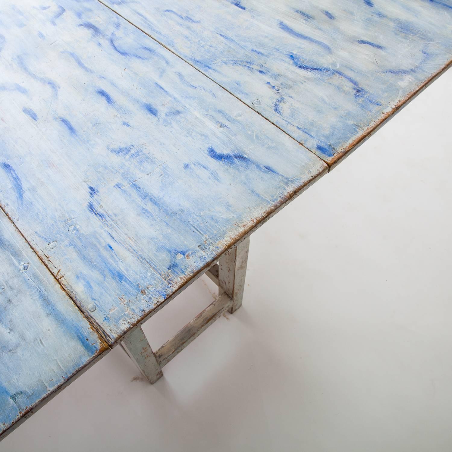 Swedish Blue and White Original Painted Drop-Leaf Table, circa 1820 In Excellent Condition In New Preston, CT