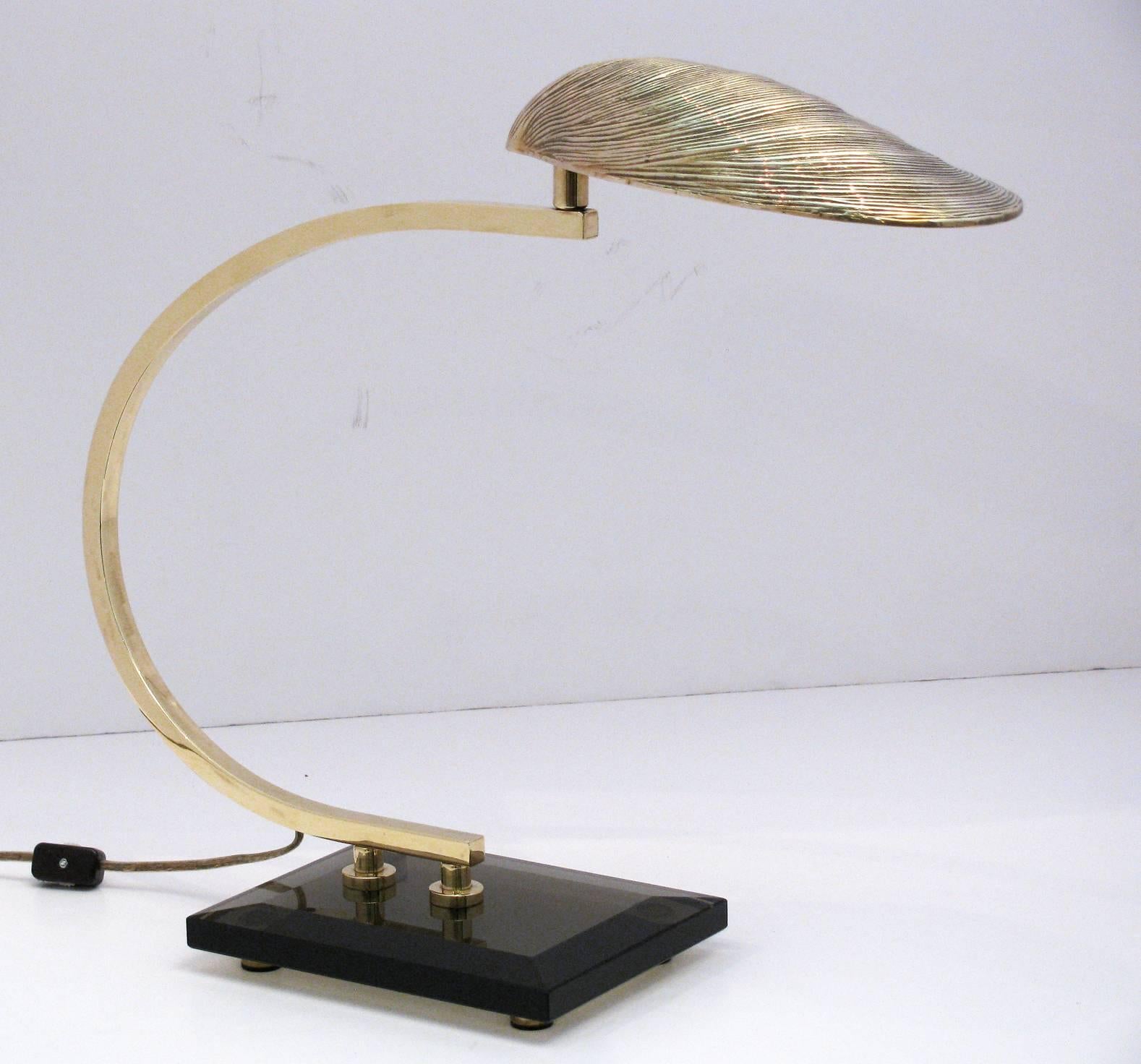 Hollywood Regency Modernist Brass Oyster Shell Table Lamp