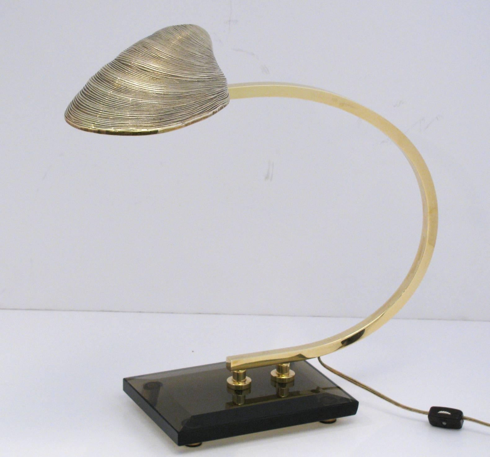 Mid-20th Century Modernist Brass Oyster Shell Table Lamp