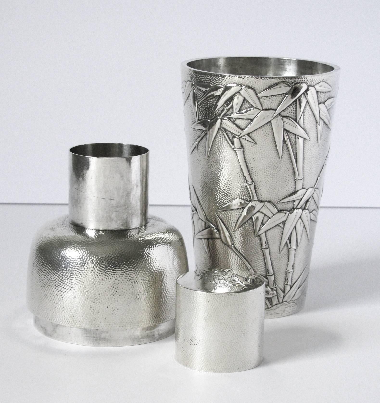 Chinese Export Silver Cocktail Shaker by Hung Chong In Excellent Condition For Sale In Austin, TX