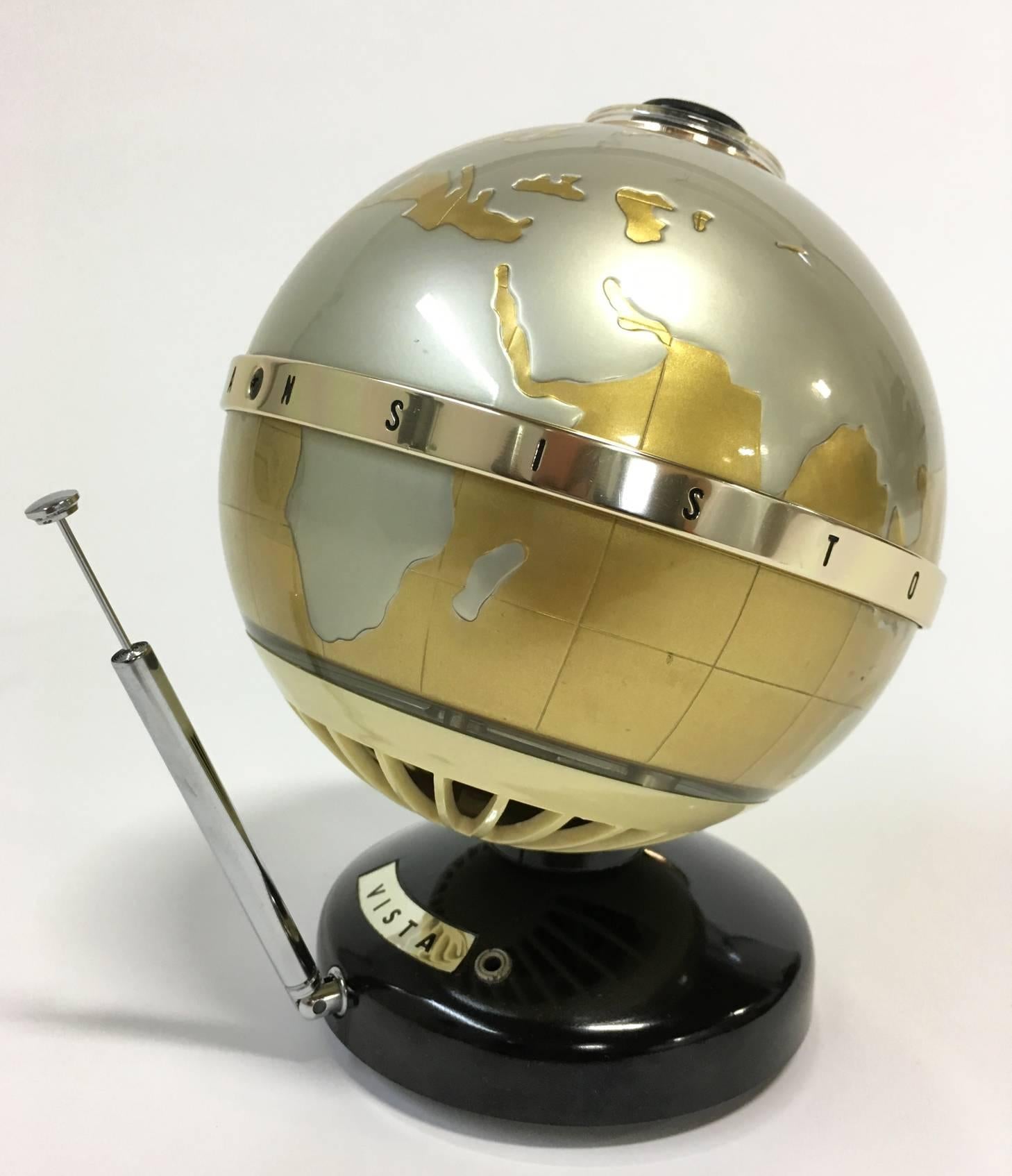 Mid-Century Modern Vista Globe Transistor Radio, Model NTR-6G For Sale