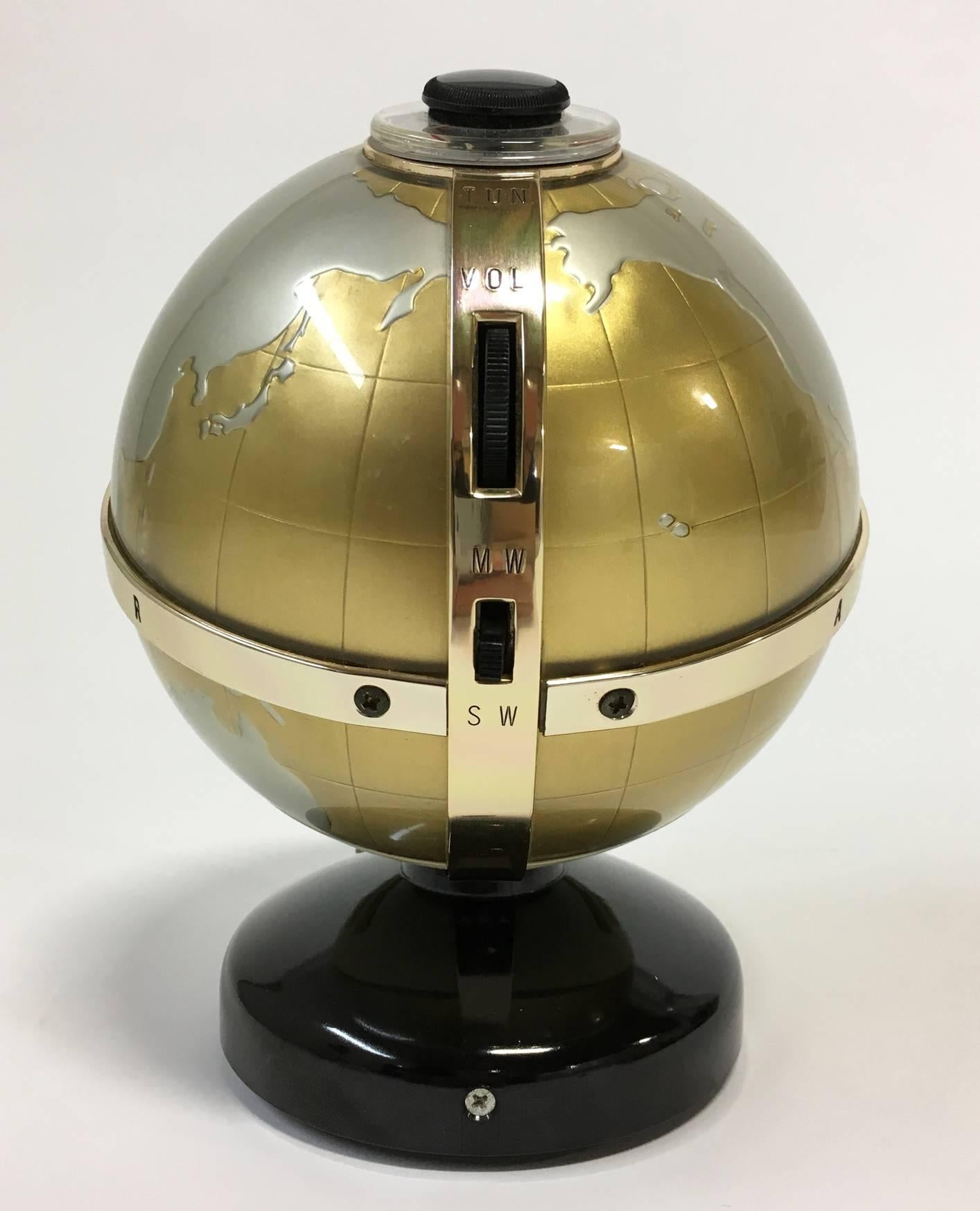 Japanese Vista Globe Transistor Radio, Model NTR-6G For Sale