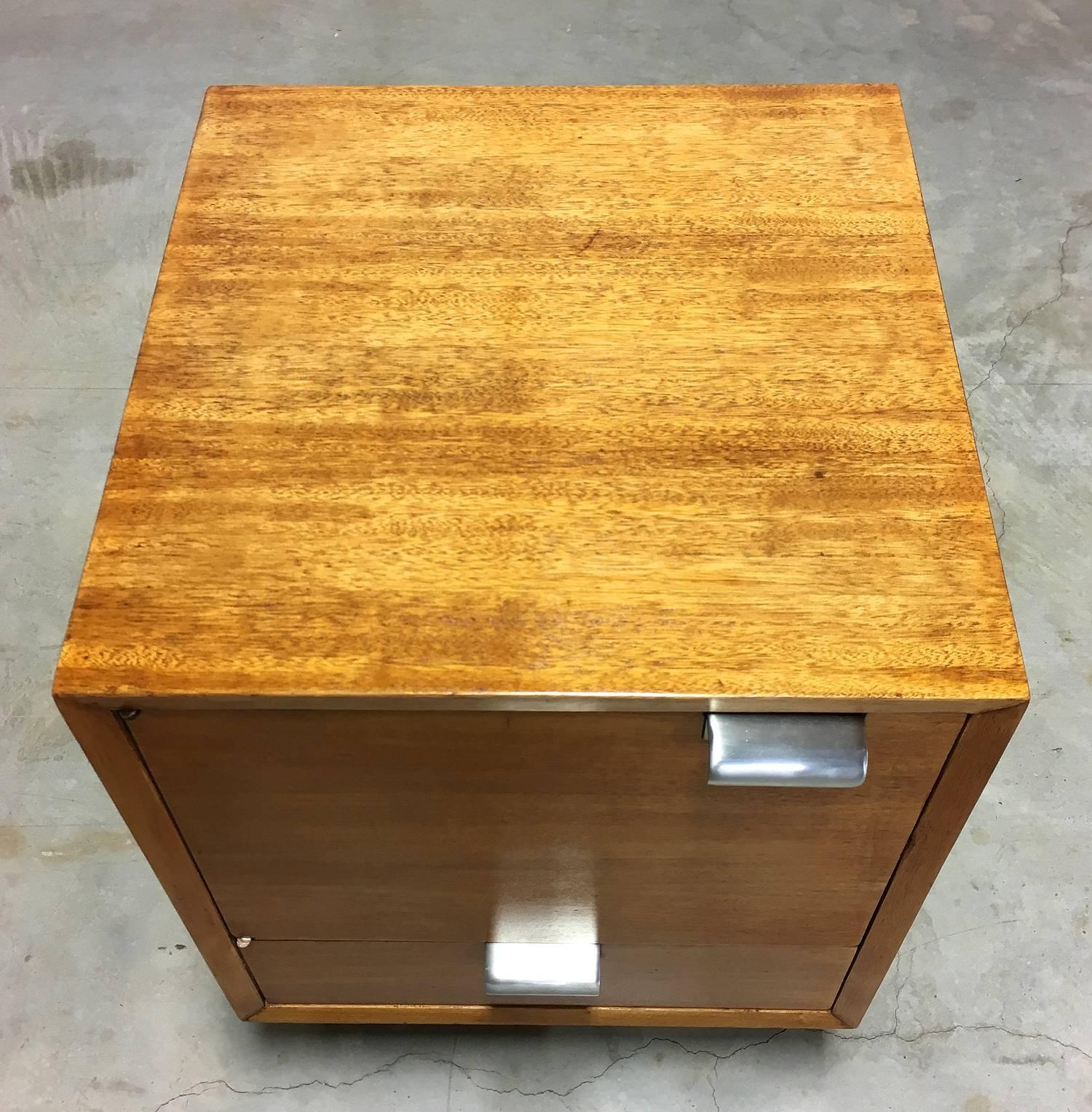 Mid-Century Modern Pair of George Nelson Primavera Bedside Cabinets For Sale