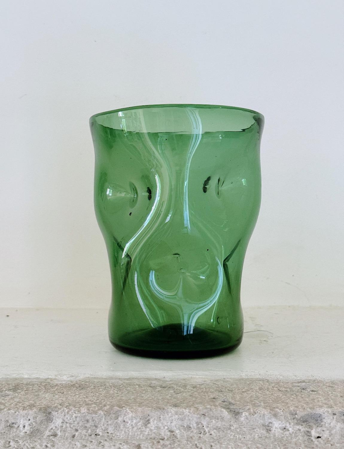 Verre brun Ensemble de trois vases en verre vert d'Empoli soufflés à la bouche dans les années 1940 en vente