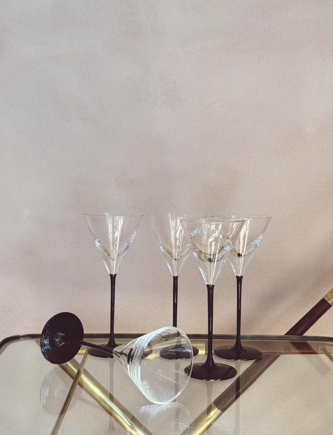 Fin du 20e siècle Ensemble de verres à martini italiens à long pied en verre de Murano soufflé à la main en vente