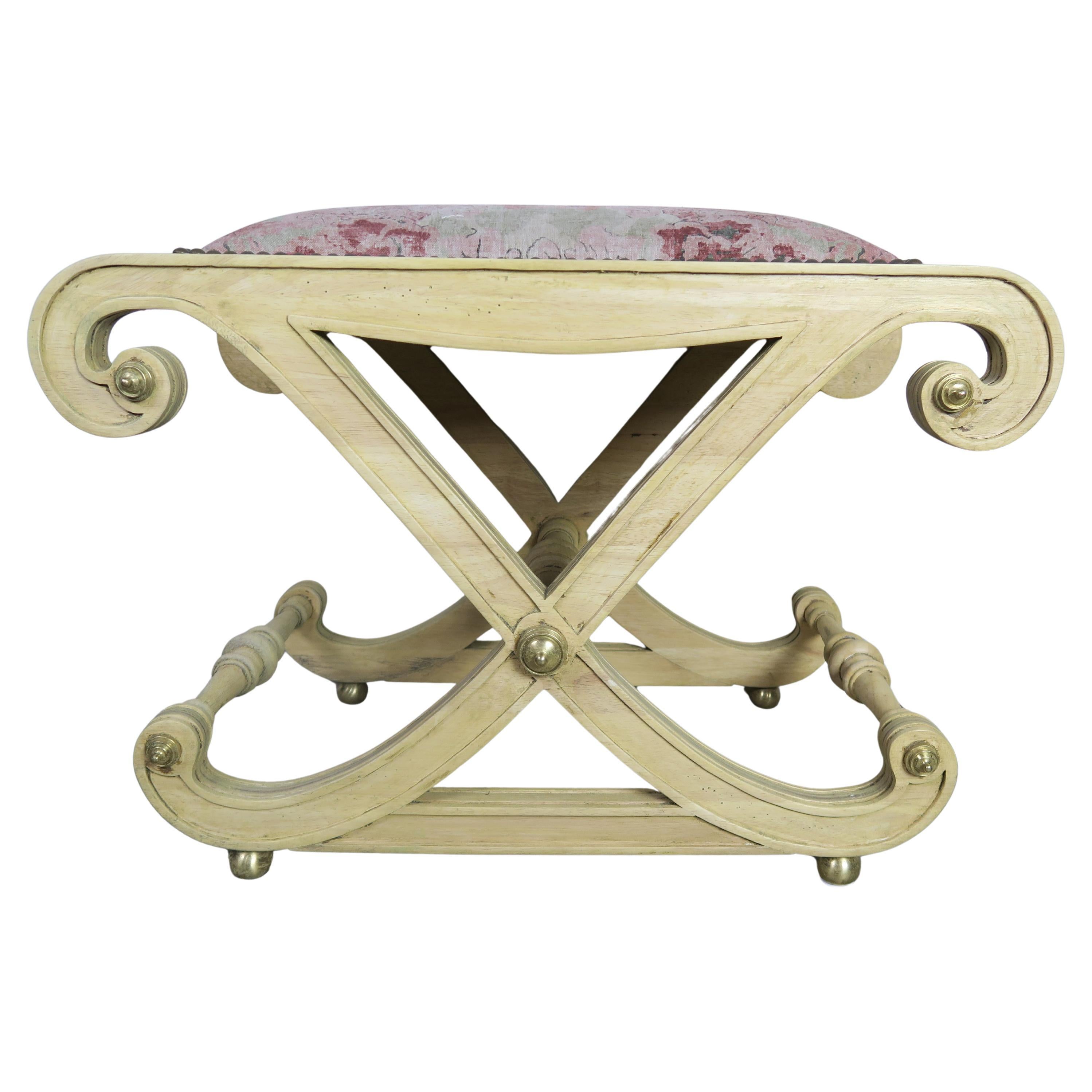 Banc en "X" de style italien avec assise en lin Chinoiserie en vente