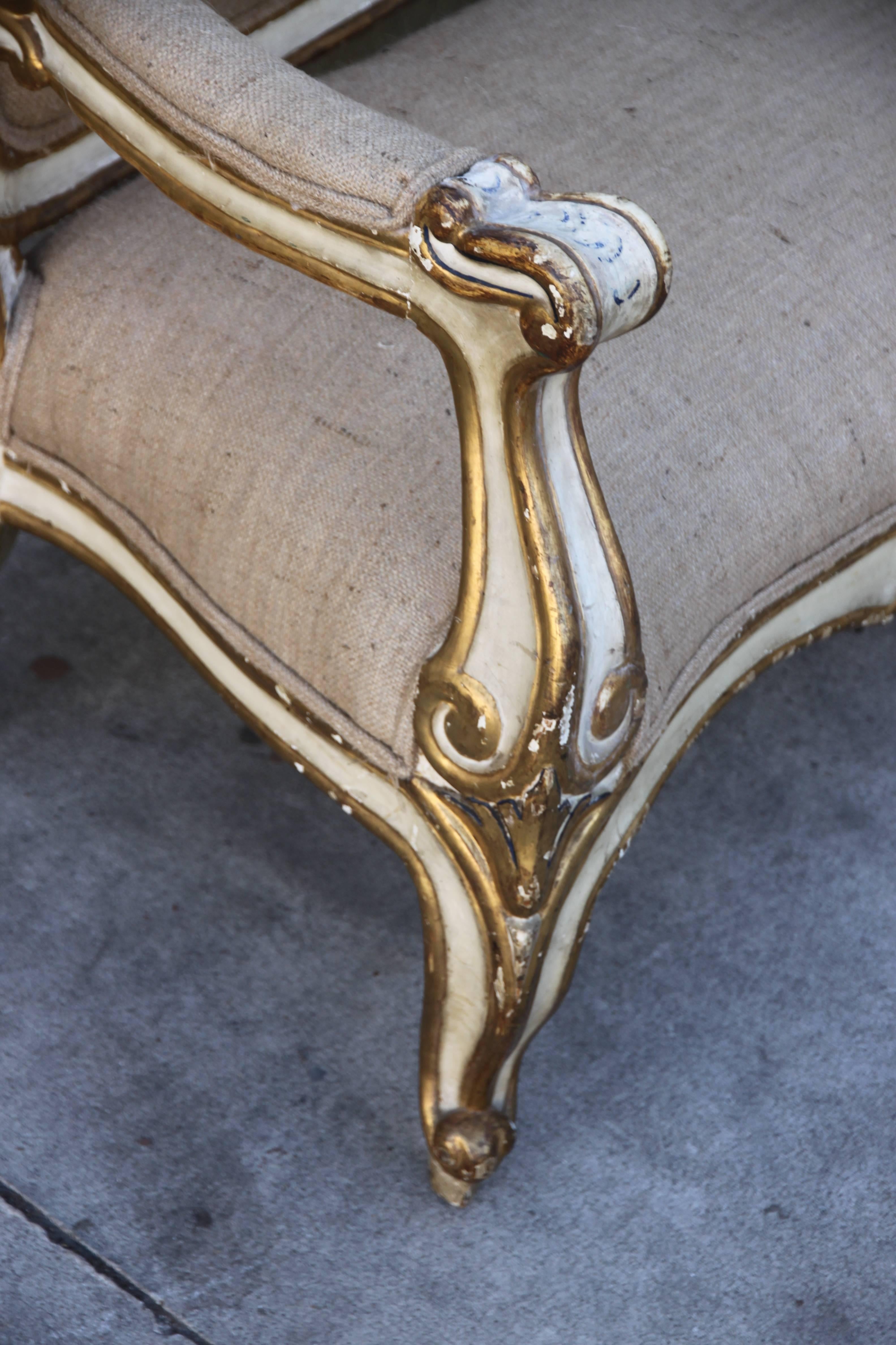 19th Century French Painted and Parcel-Gilt Settee In Distressed Condition In Los Angeles, CA