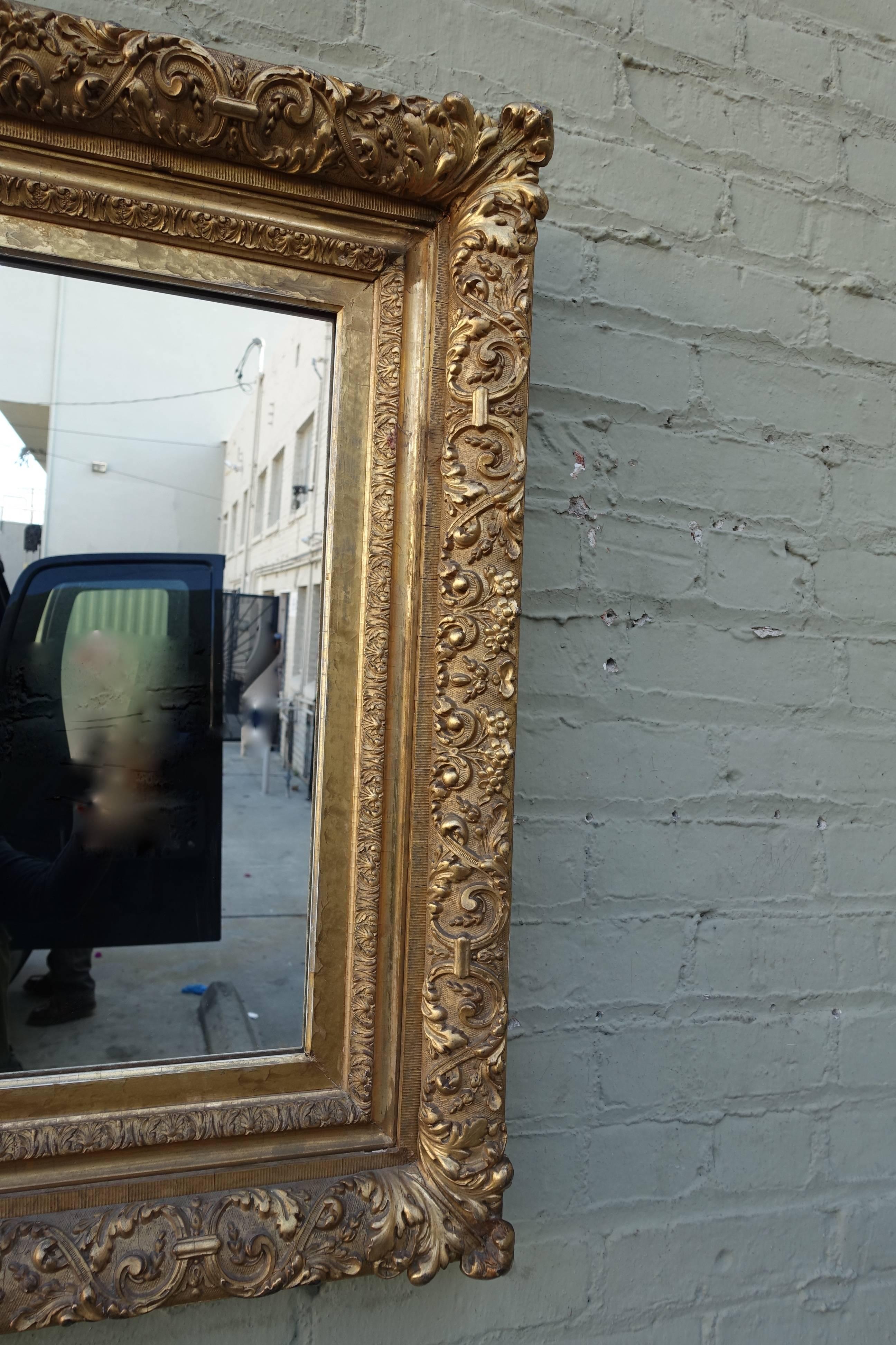 19th Century Italian Carved Giltwood Mirror In Distressed Condition In Los Angeles, CA