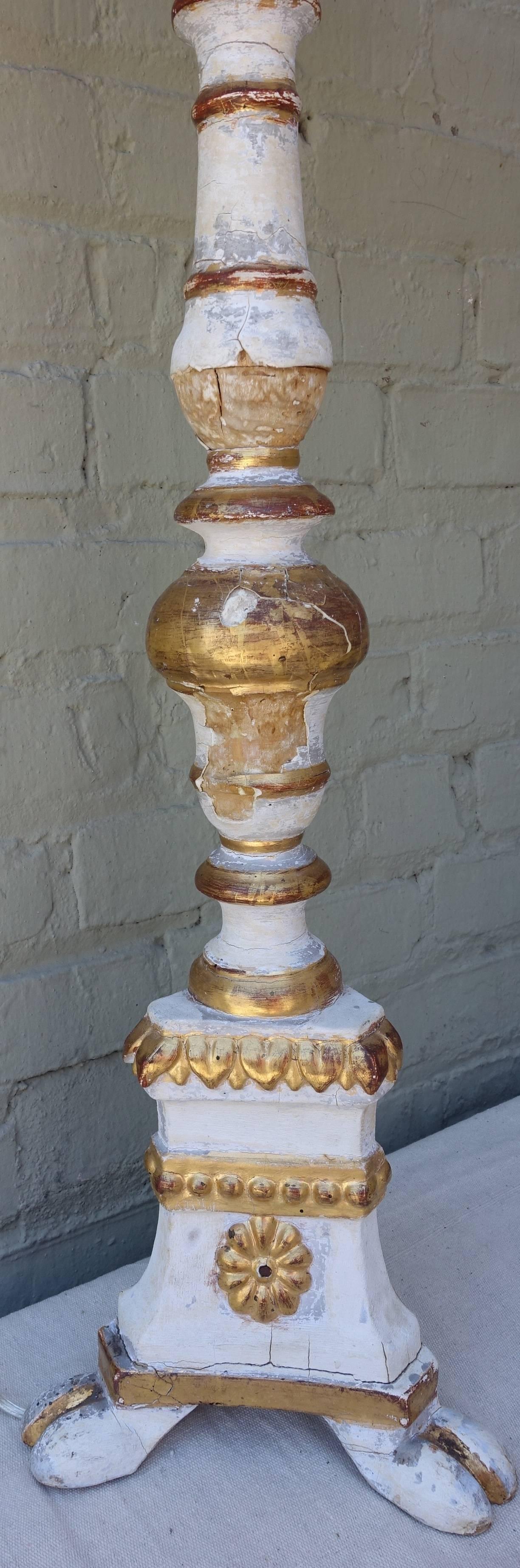 19th Century, Italian Painted and Parcel Gilt Lamps with Linen Shades In Distressed Condition In Los Angeles, CA