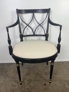 Juego de diez sillas de comedor ebonizadas de estilo Regencia con asientos de lino