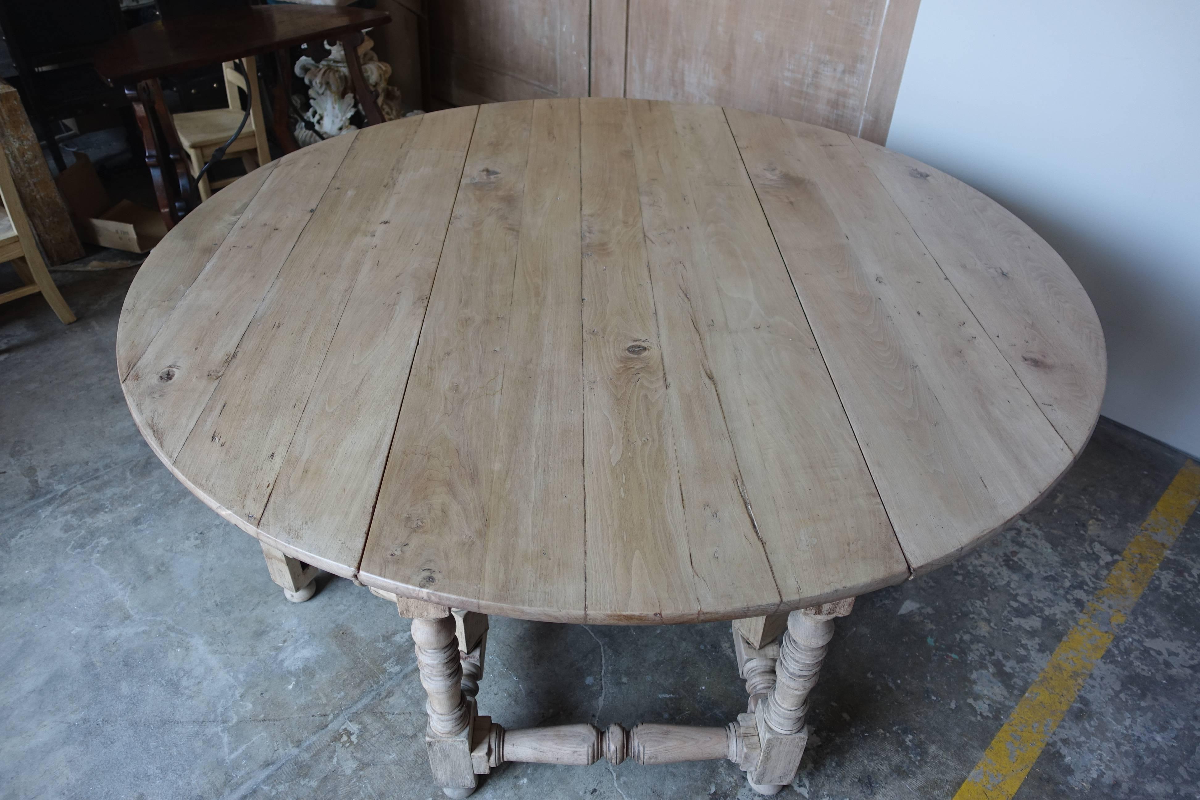 19th Century English Drop-Leaf Table In Excellent Condition In Los Angeles, CA