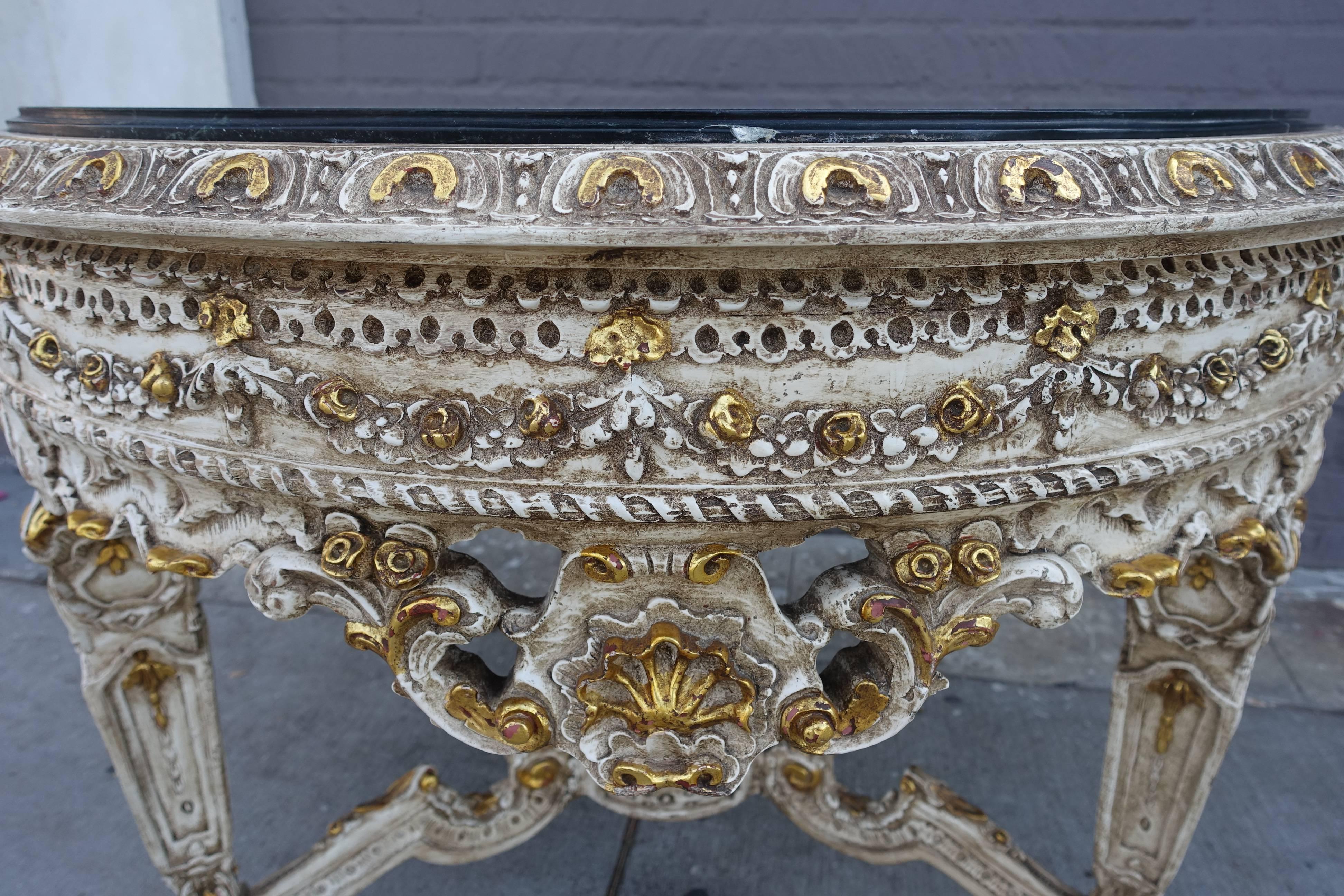 French Painted and Parcel-Gilt Center Table with Marble Top In Excellent Condition In Los Angeles, CA