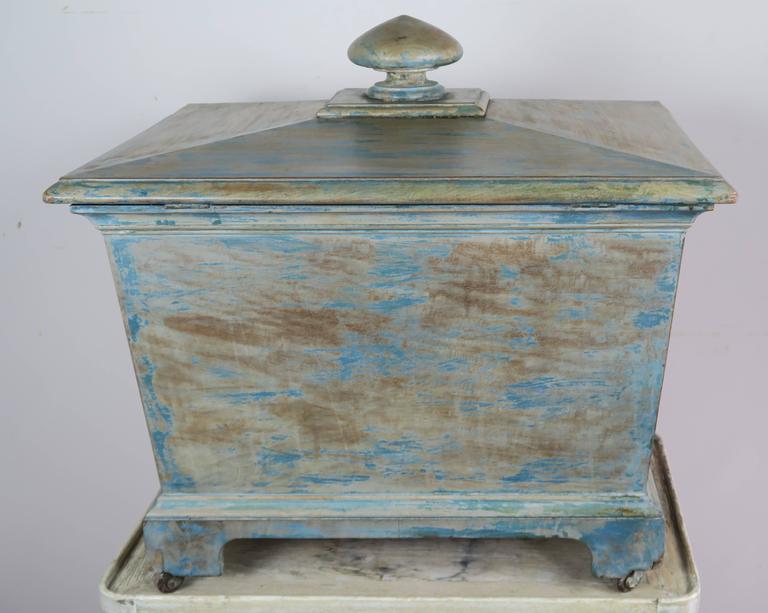 19th Century English Painted Wine Cooler In Distressed Condition For Sale In Los Angeles, CA