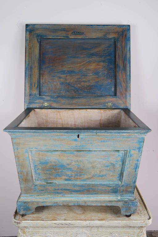19th Century English Painted Wine Cooler For Sale 1