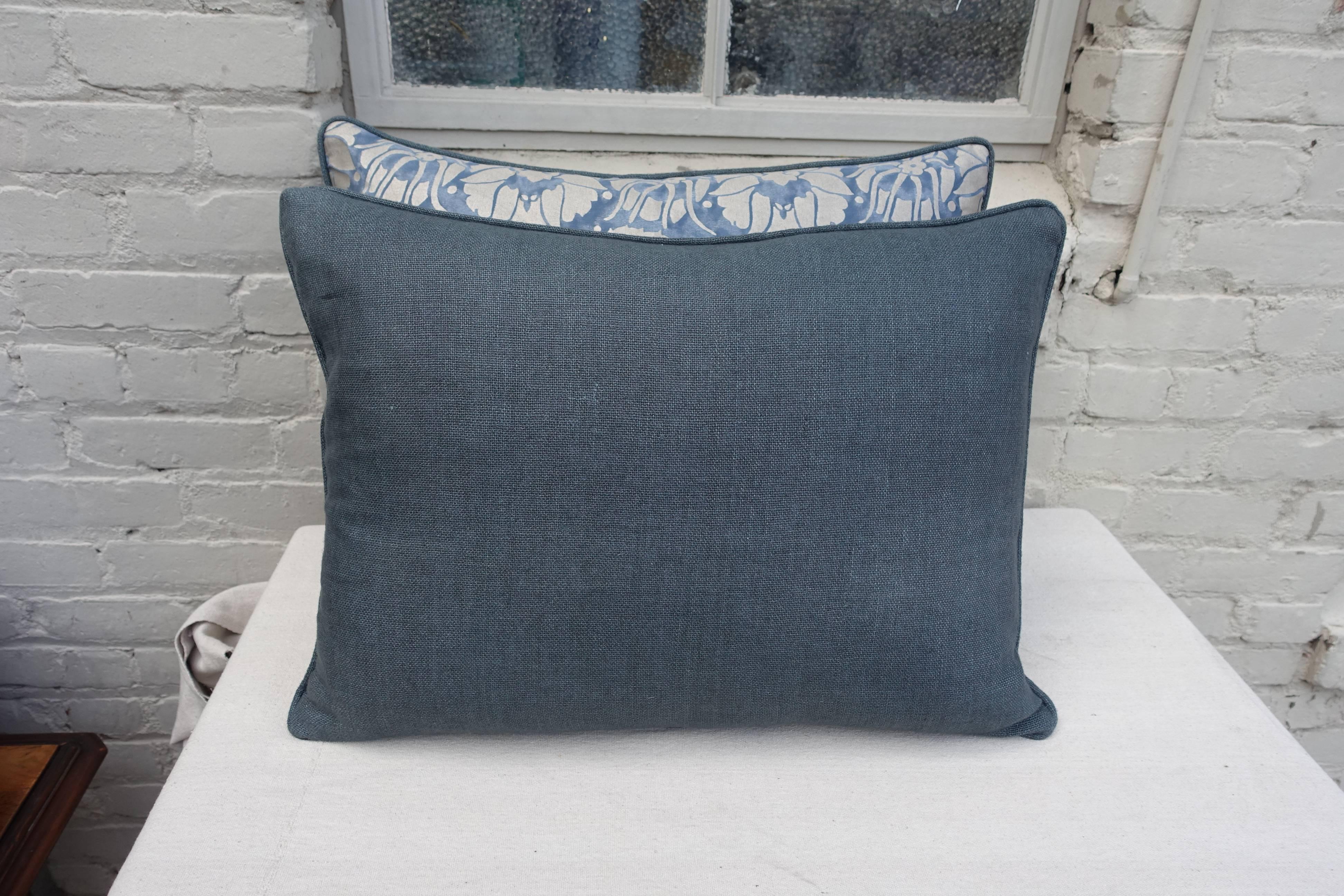 Pair of Blue and Silvery Gold Fortuny Pillows In Excellent Condition In Los Angeles, CA