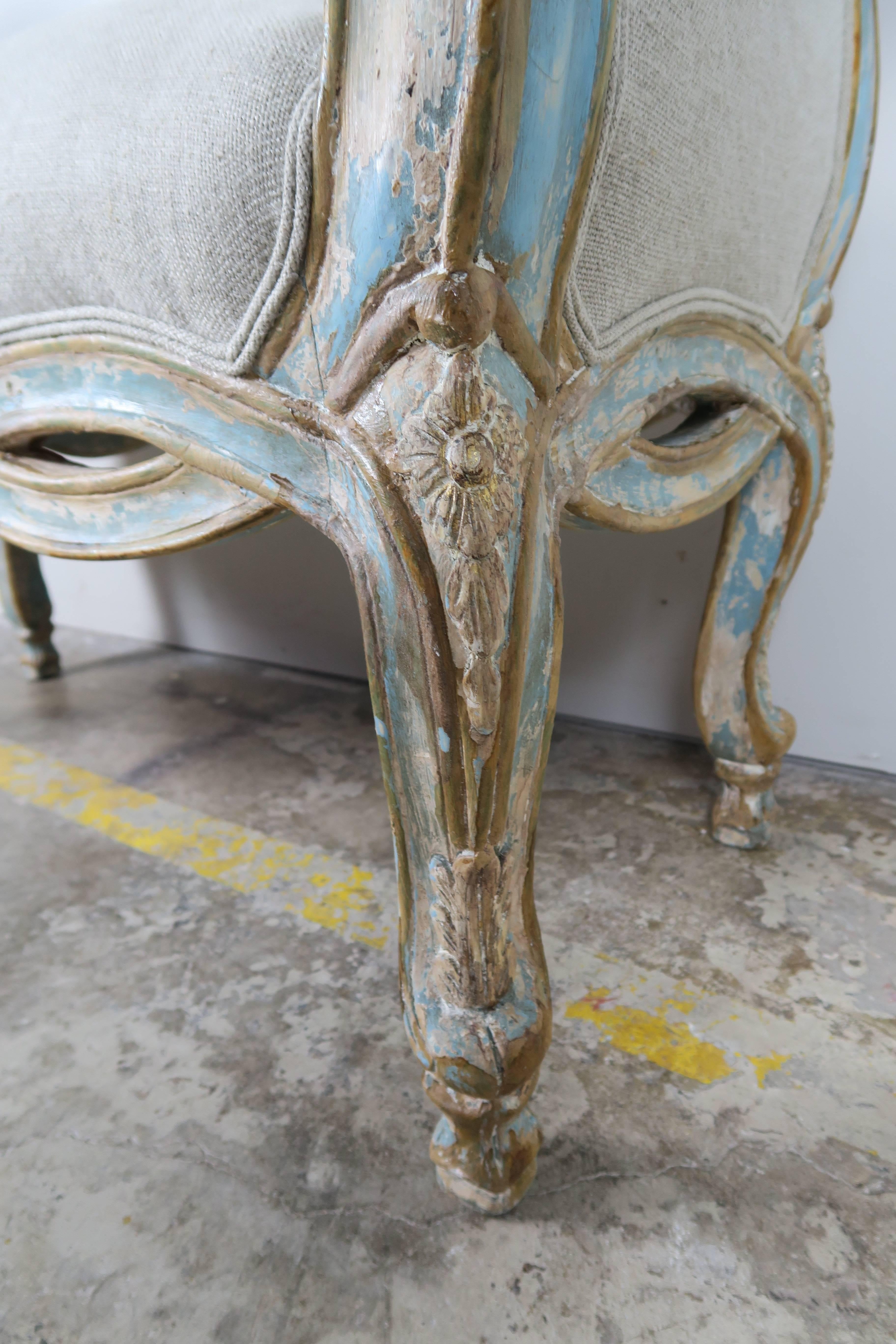 Pair of French Rococo Style Painted Benches In Distressed Condition In Los Angeles, CA
