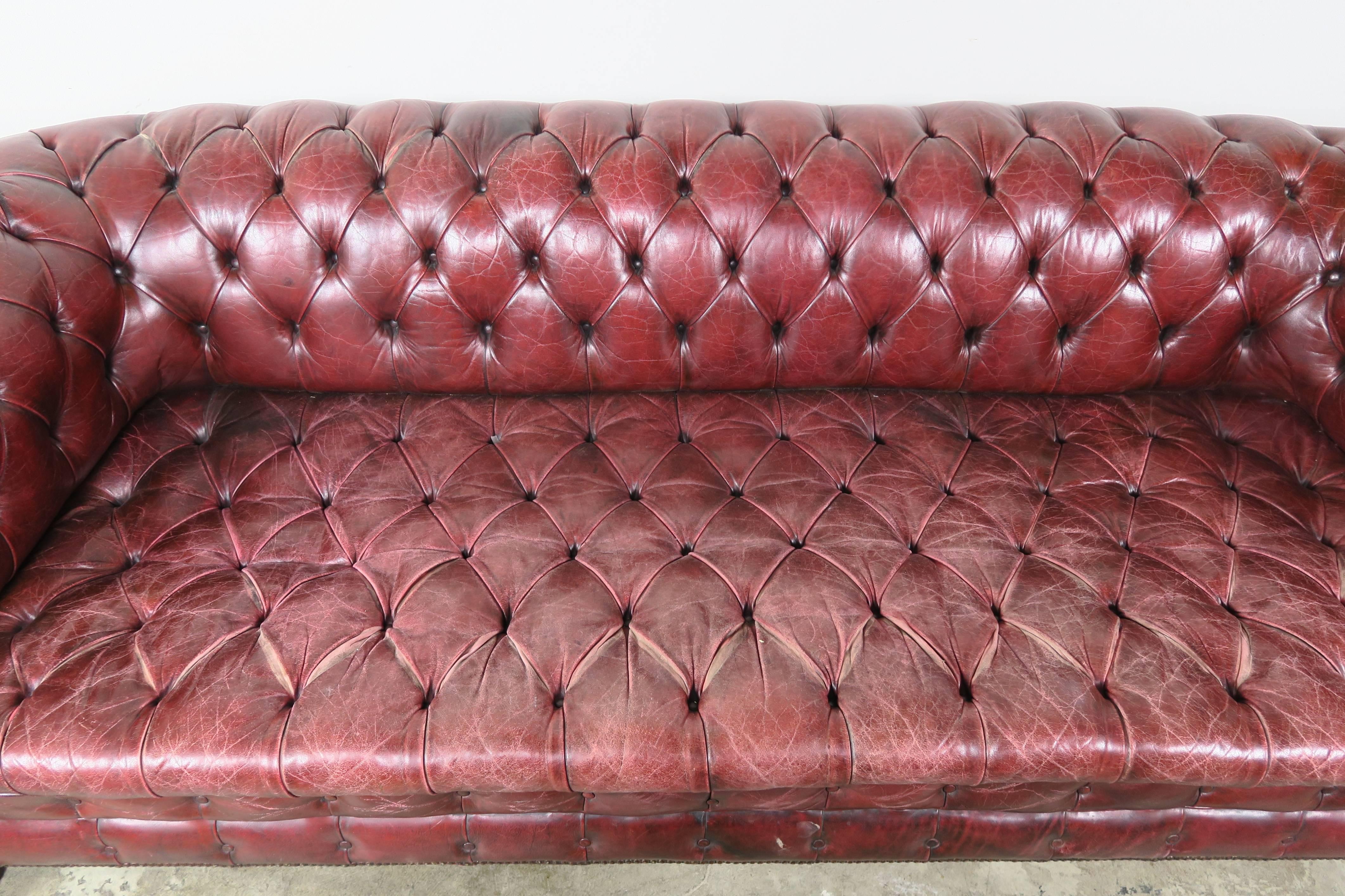 English Leather Tufted Chesterfield Style Sofa, circa 1900 2