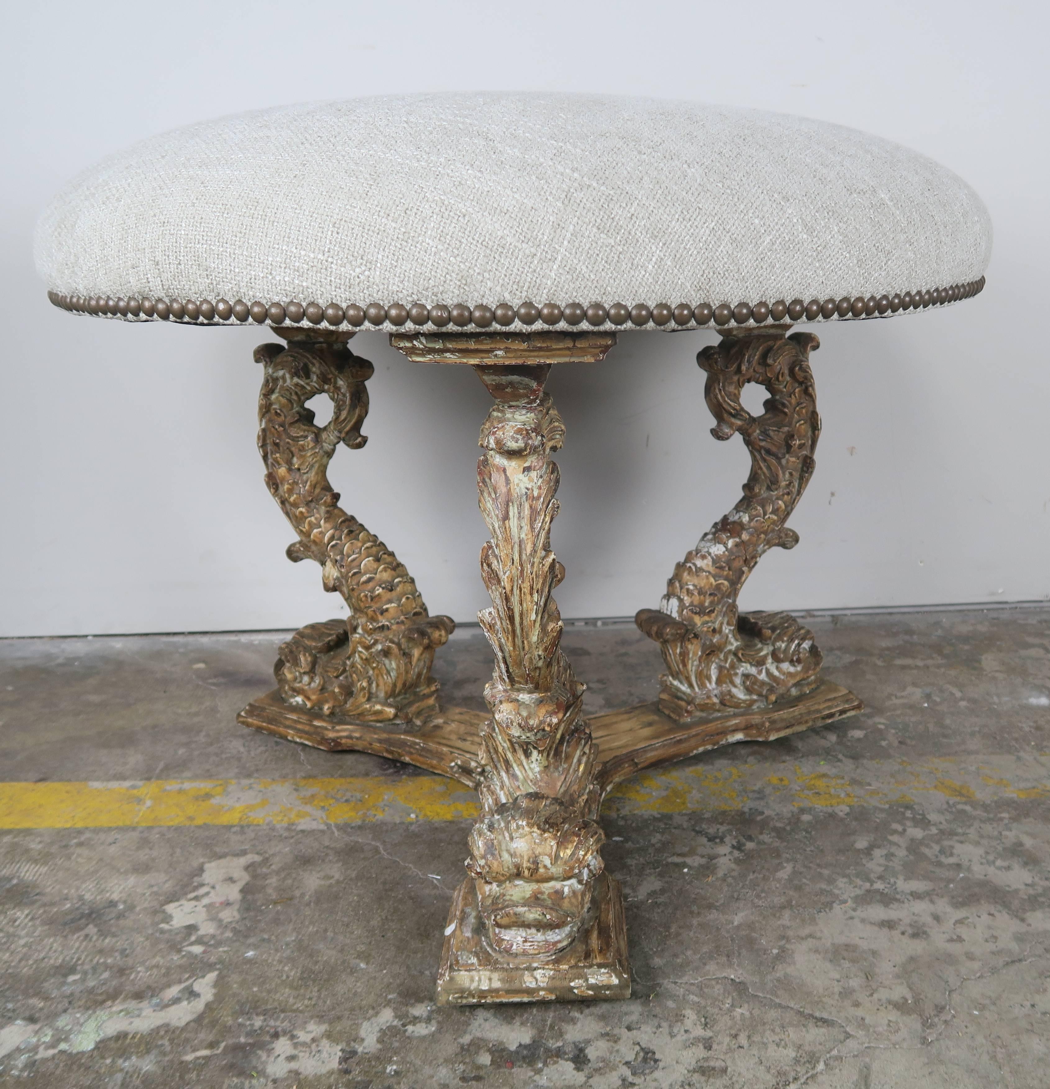 Italian Tripod Giltwood Dolphin Bench, circa 1920s In Distressed Condition In Los Angeles, CA
