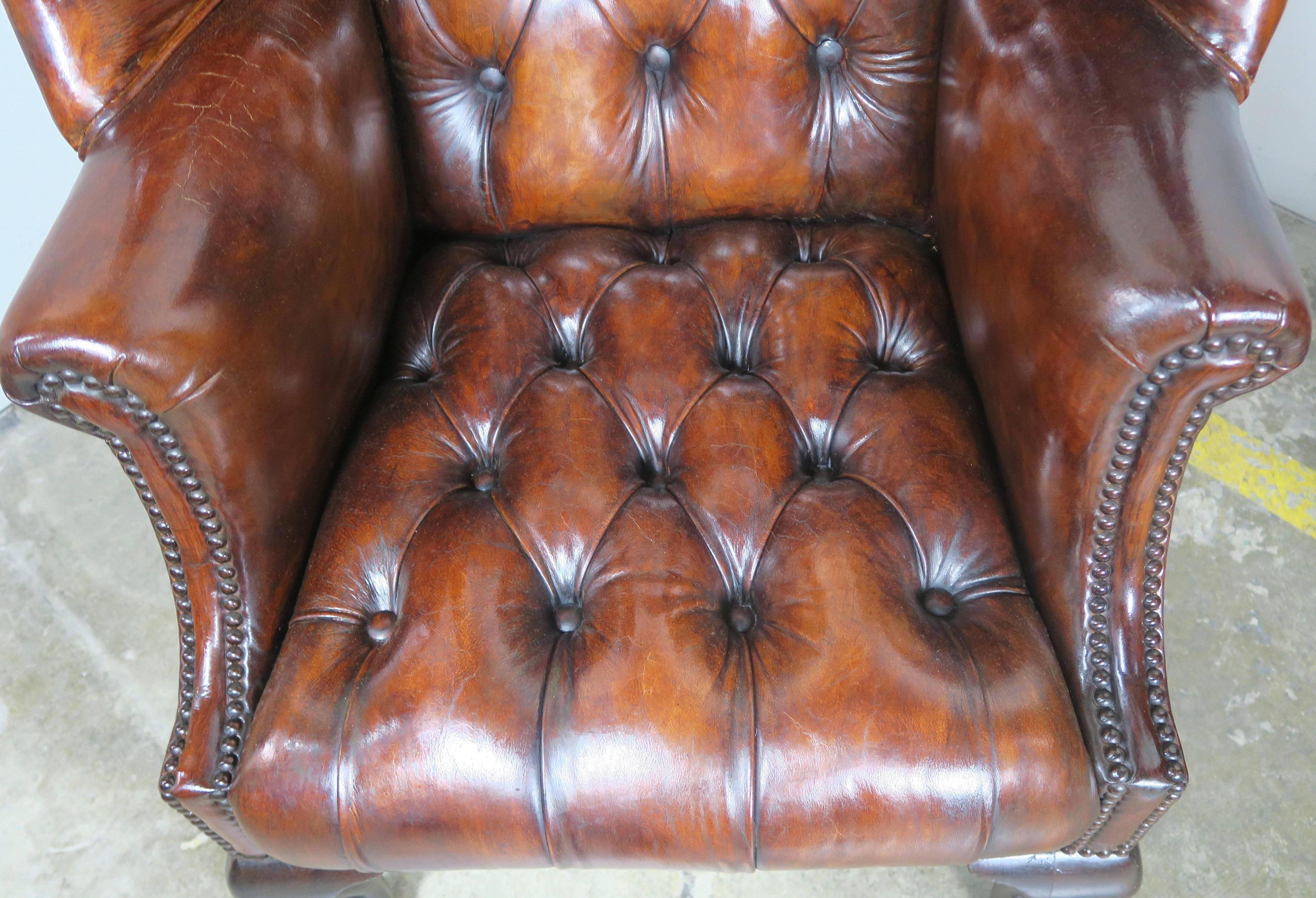 Pair of English 1900s Wing Back Leather Tufted Armchairs 1