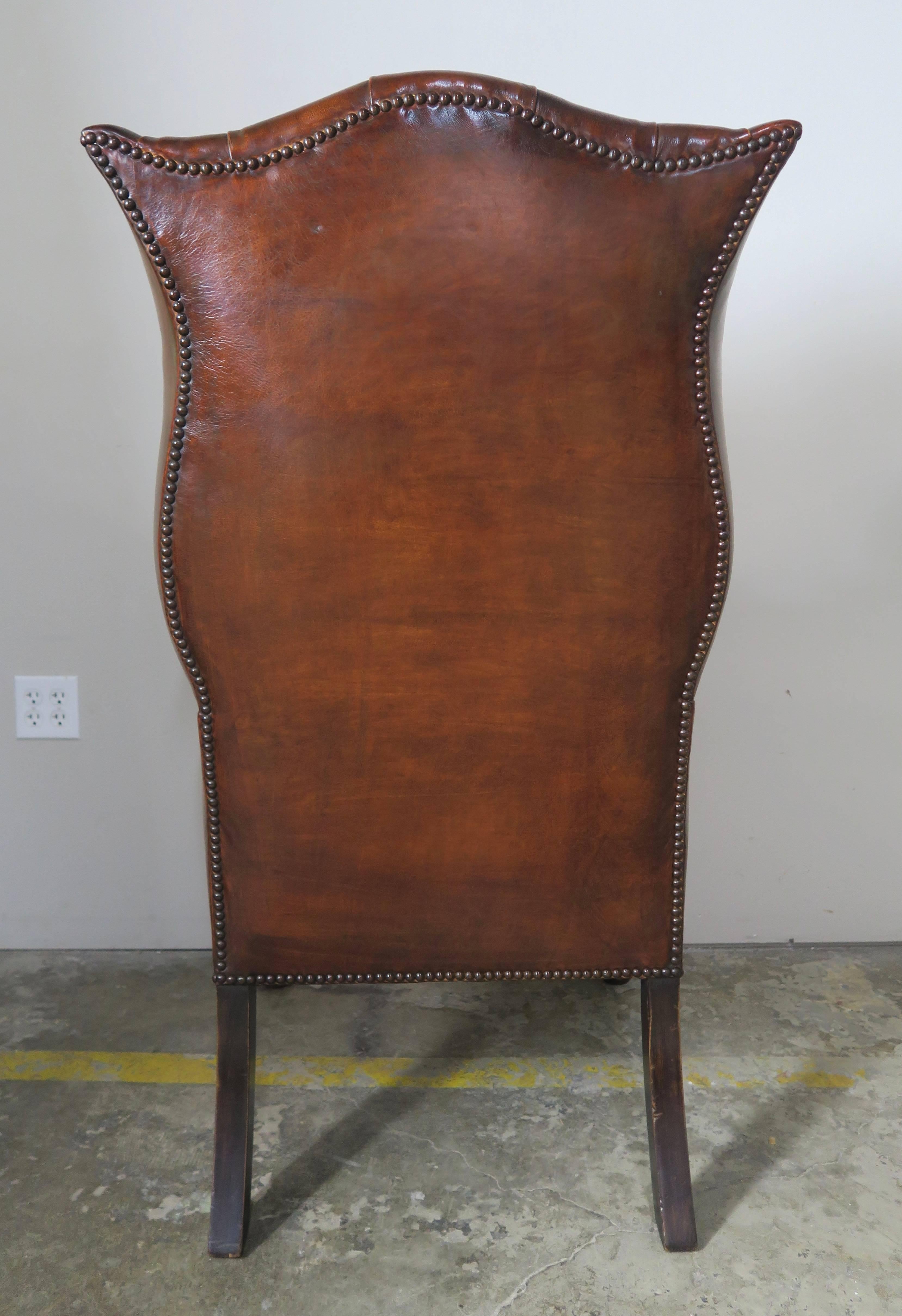 Pair of English 1900s Wing Back Leather Tufted Armchairs In Excellent Condition In Los Angeles, CA