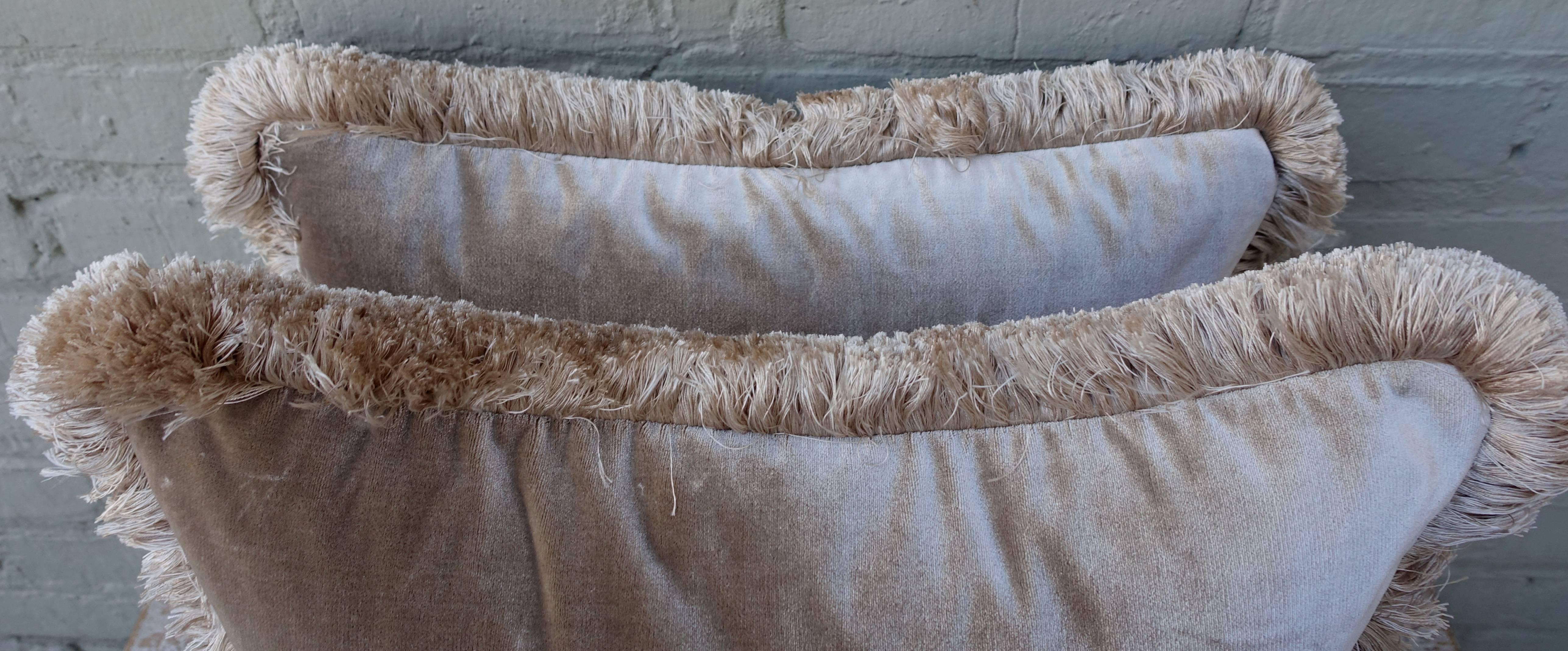 18th Century Urn Applique Silk Velvet Pillows, Pair In Excellent Condition In Los Angeles, CA