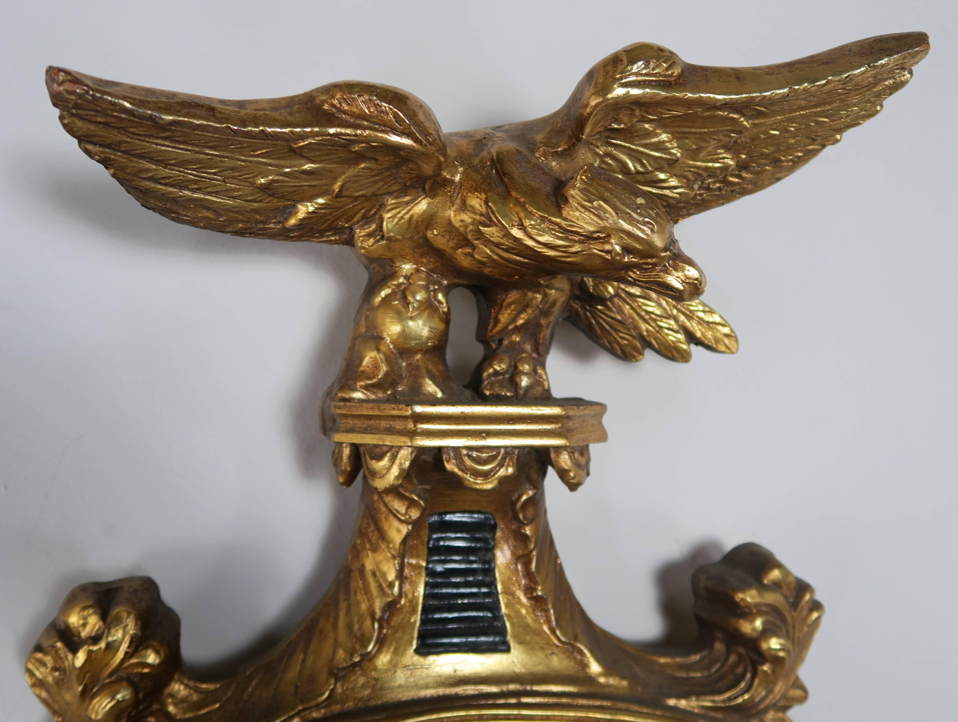 American Federal Style Painted and Parcel-Gilt Mirror with Eagle In Excellent Condition In Los Angeles, CA
