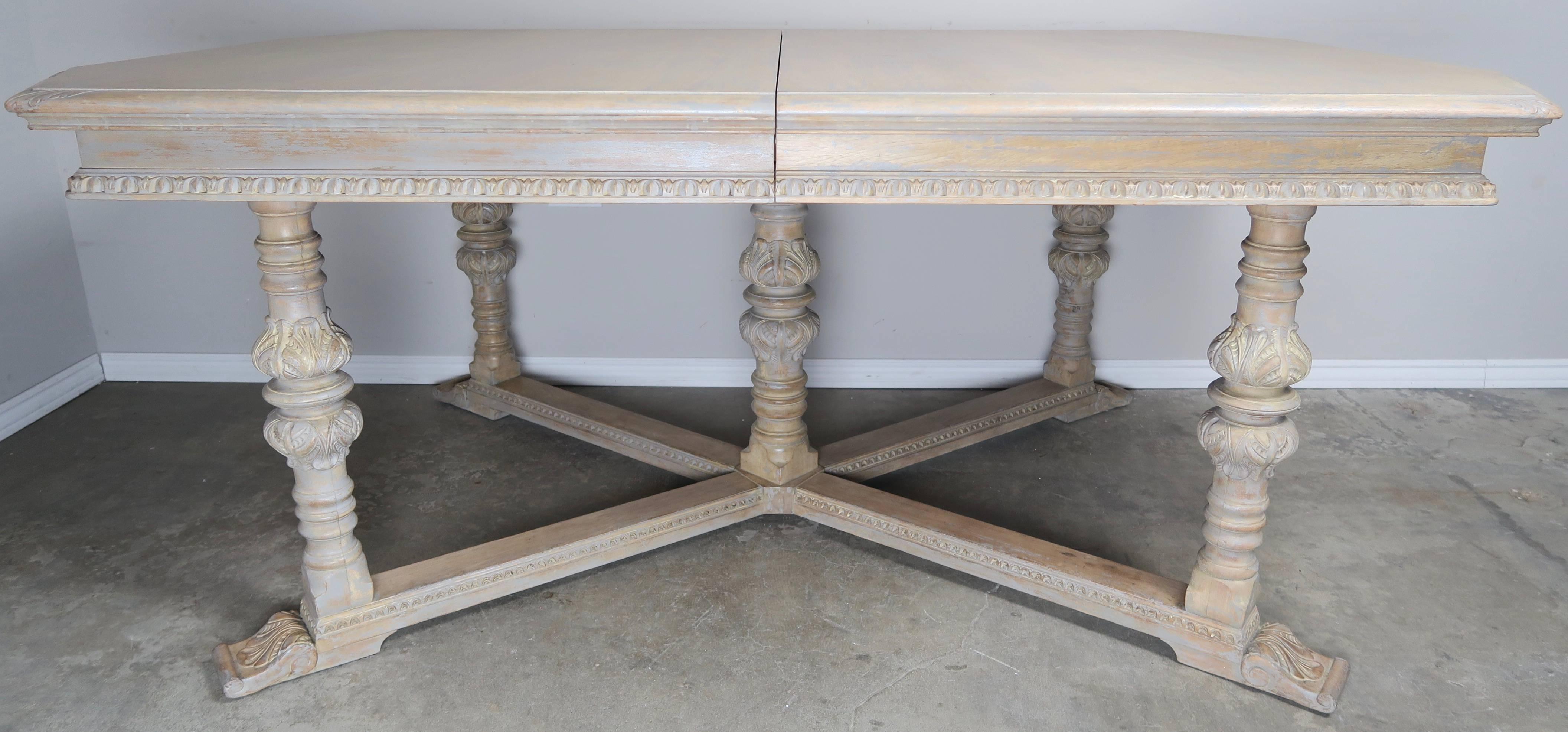 Italian Neoclassical Style Dining Room Table with Leaves In Distressed Condition In Los Angeles, CA
