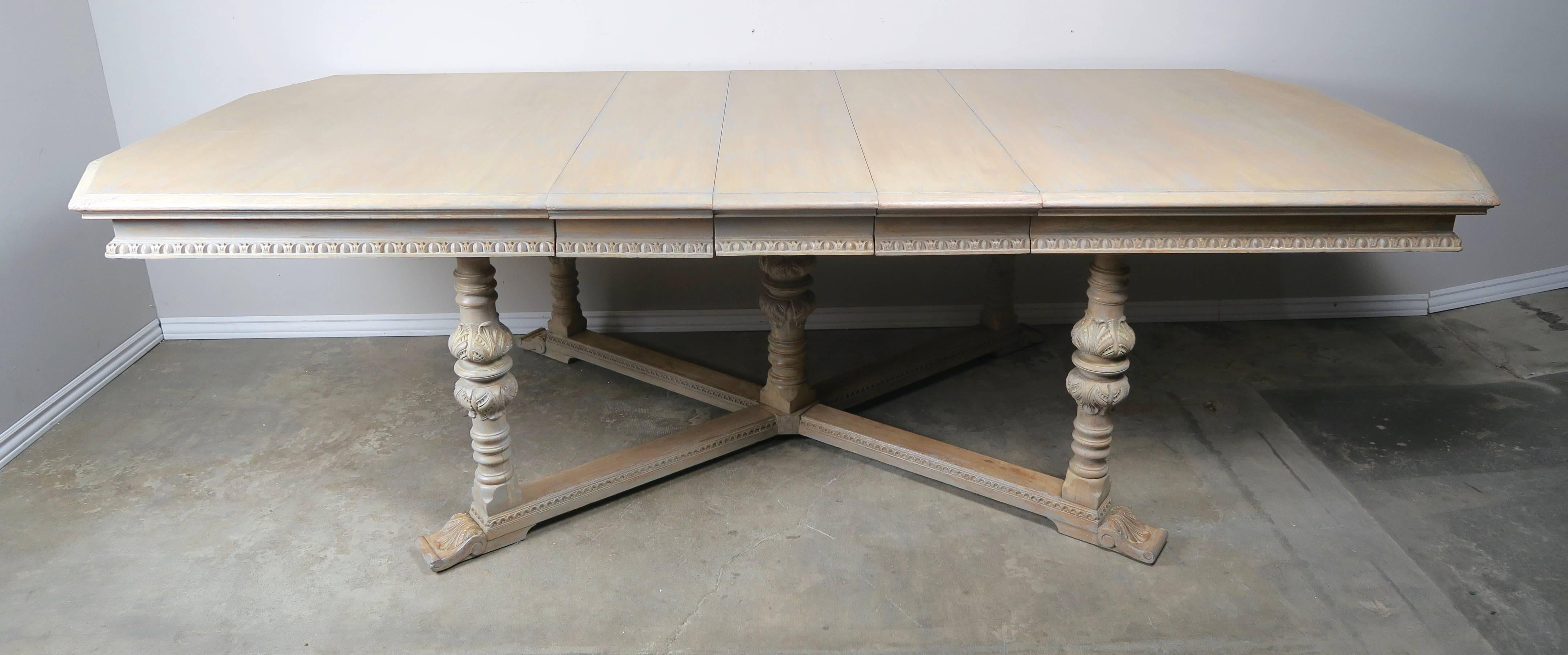 20th Century Italian Neoclassical Style Dining Room Table with Leaves