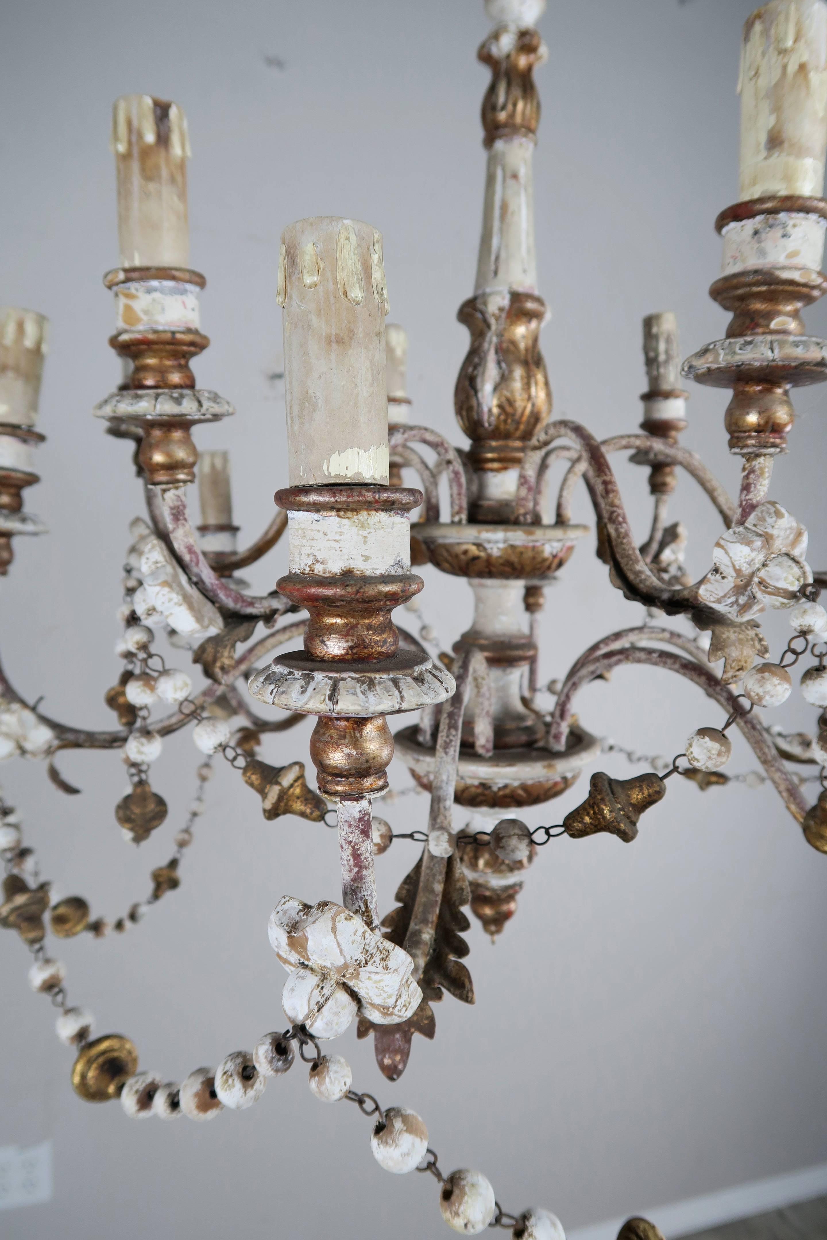Italian Wood Beaded Painted and Parcel-Gilt Chandelier In Distressed Condition In Los Angeles, CA