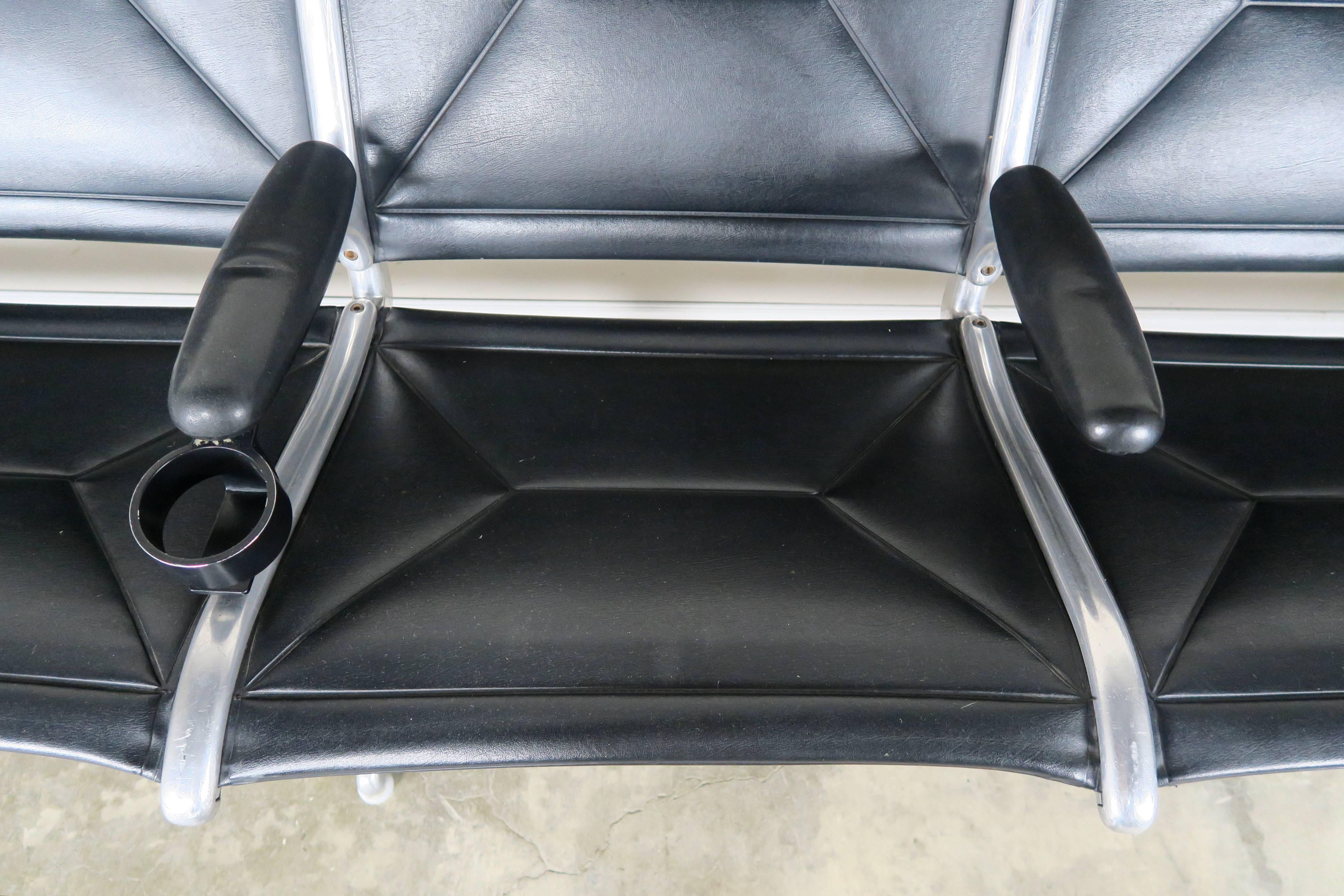Tandem Sling Airport Bench by Herman Miller In Good Condition In Los Angeles, CA
