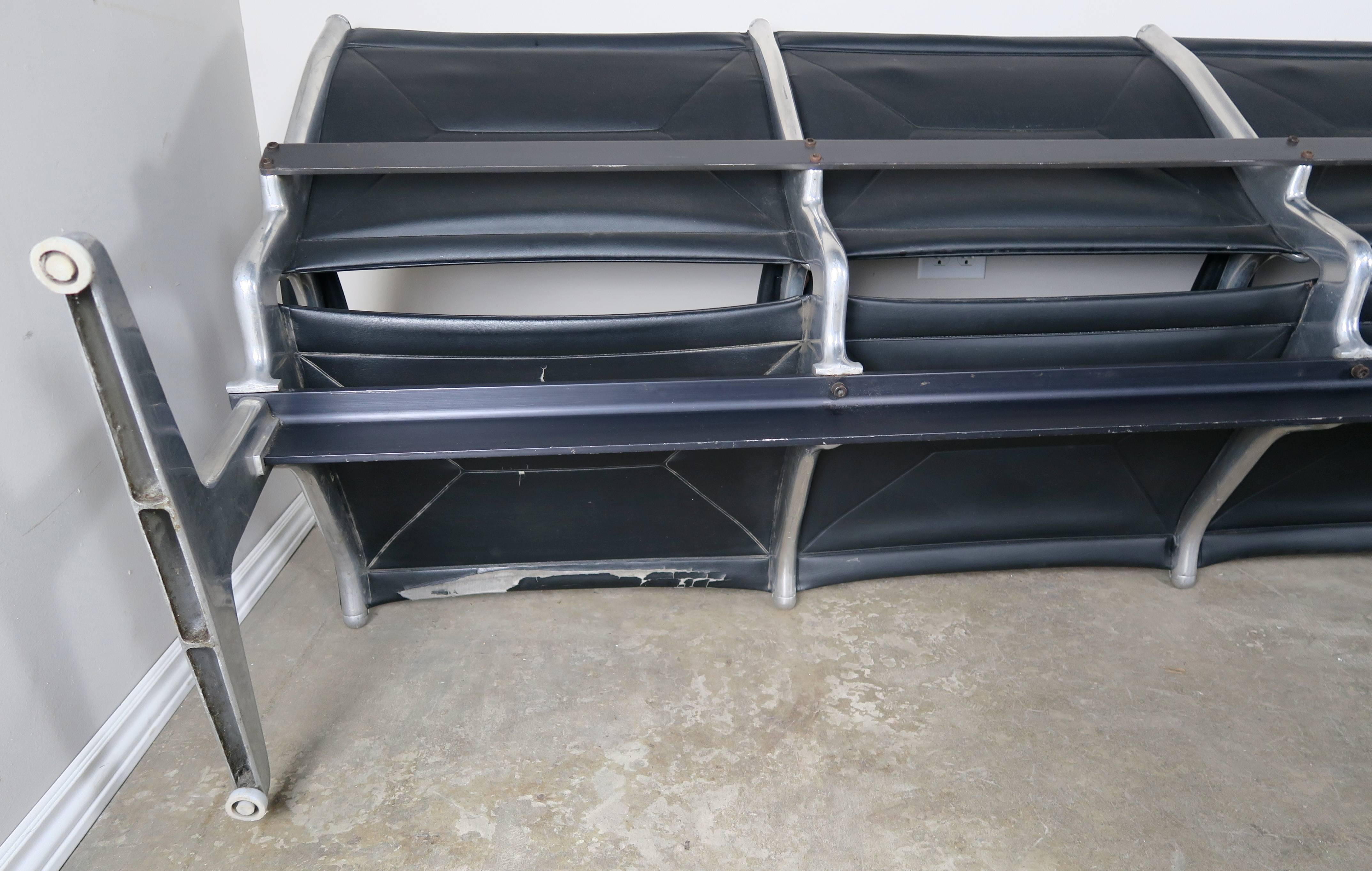 Tandem Sling Airport Bench by Herman Miller 2