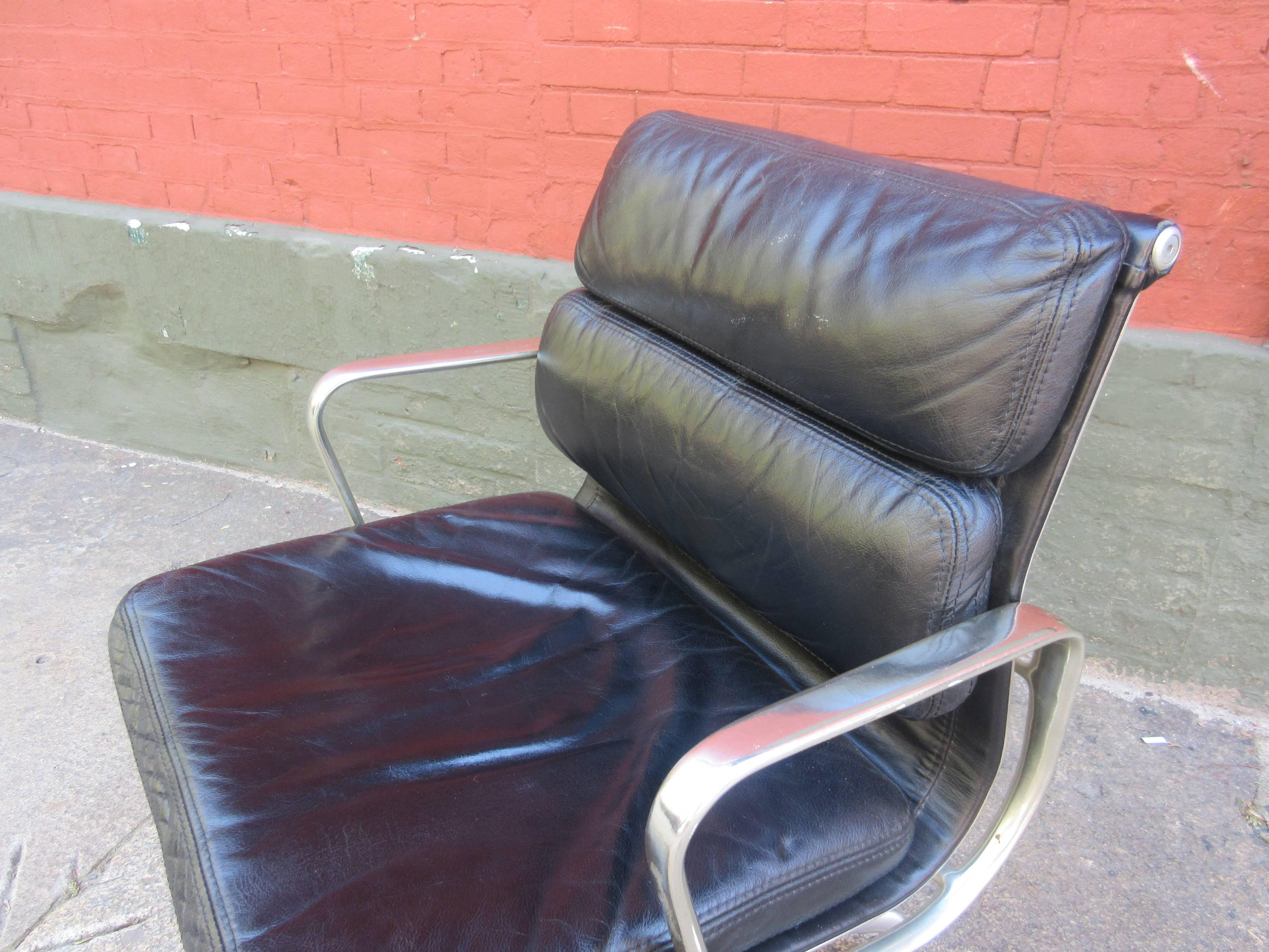 Mid-Century Modern Eames Black Leather Soft-Pad Management Chair with Tilt and Height Adjustment
