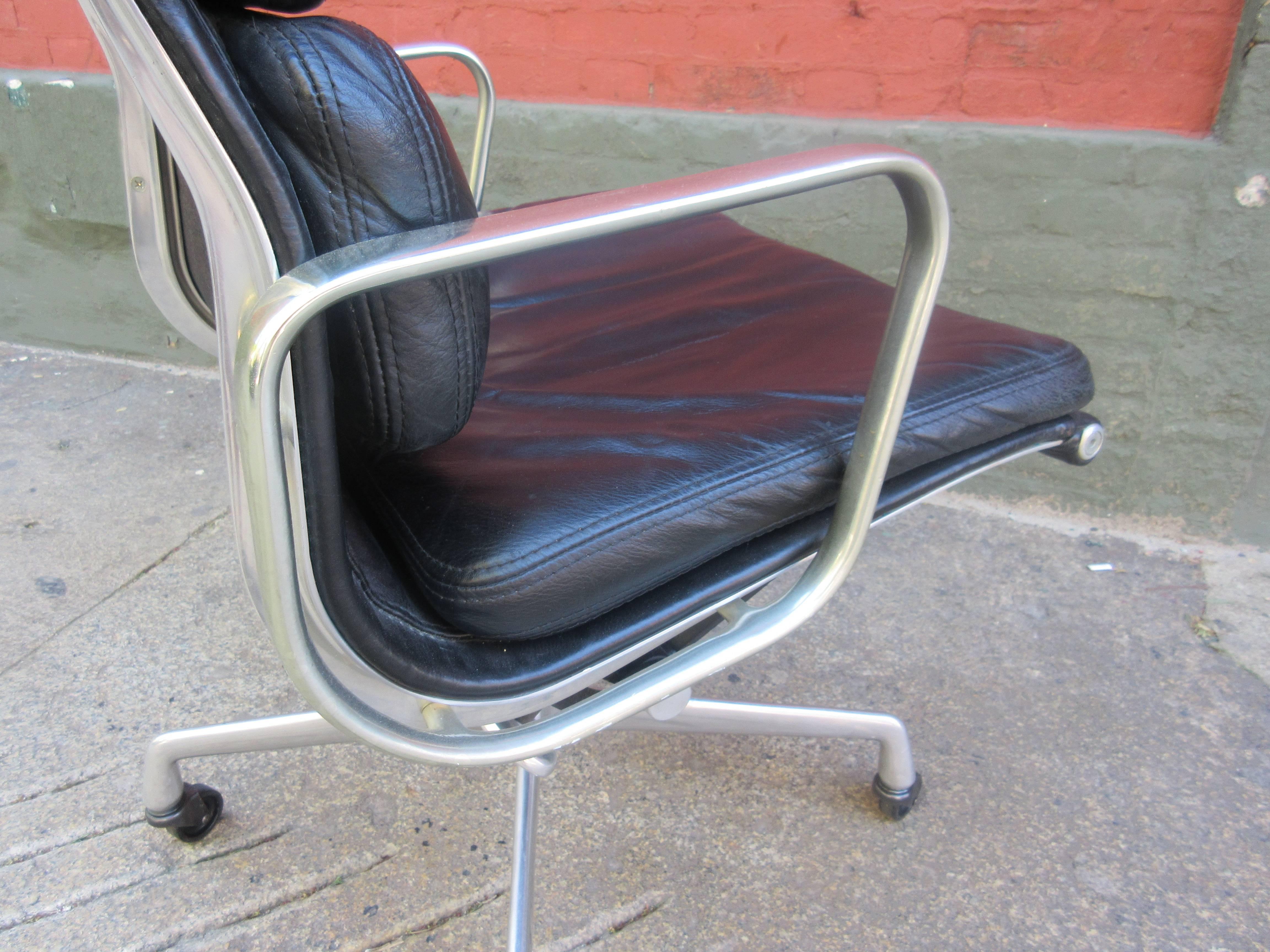 Mid-20th Century Eames Black Leather Soft-Pad Management Chair with Tilt and Height Adjustment