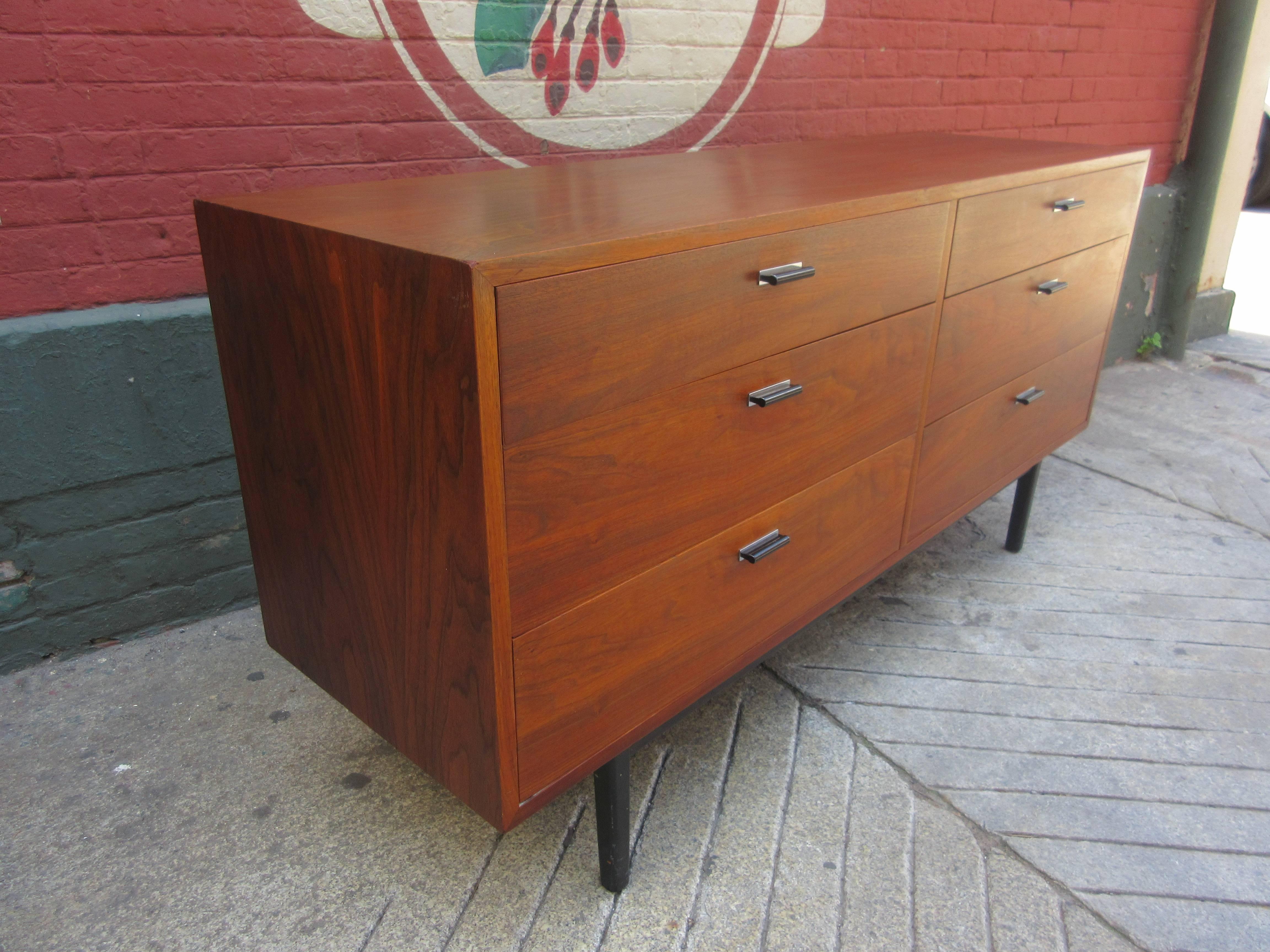 Walnut Six-Drawer Dresser, American, 1950s In Excellent Condition In Philadelphia, PA