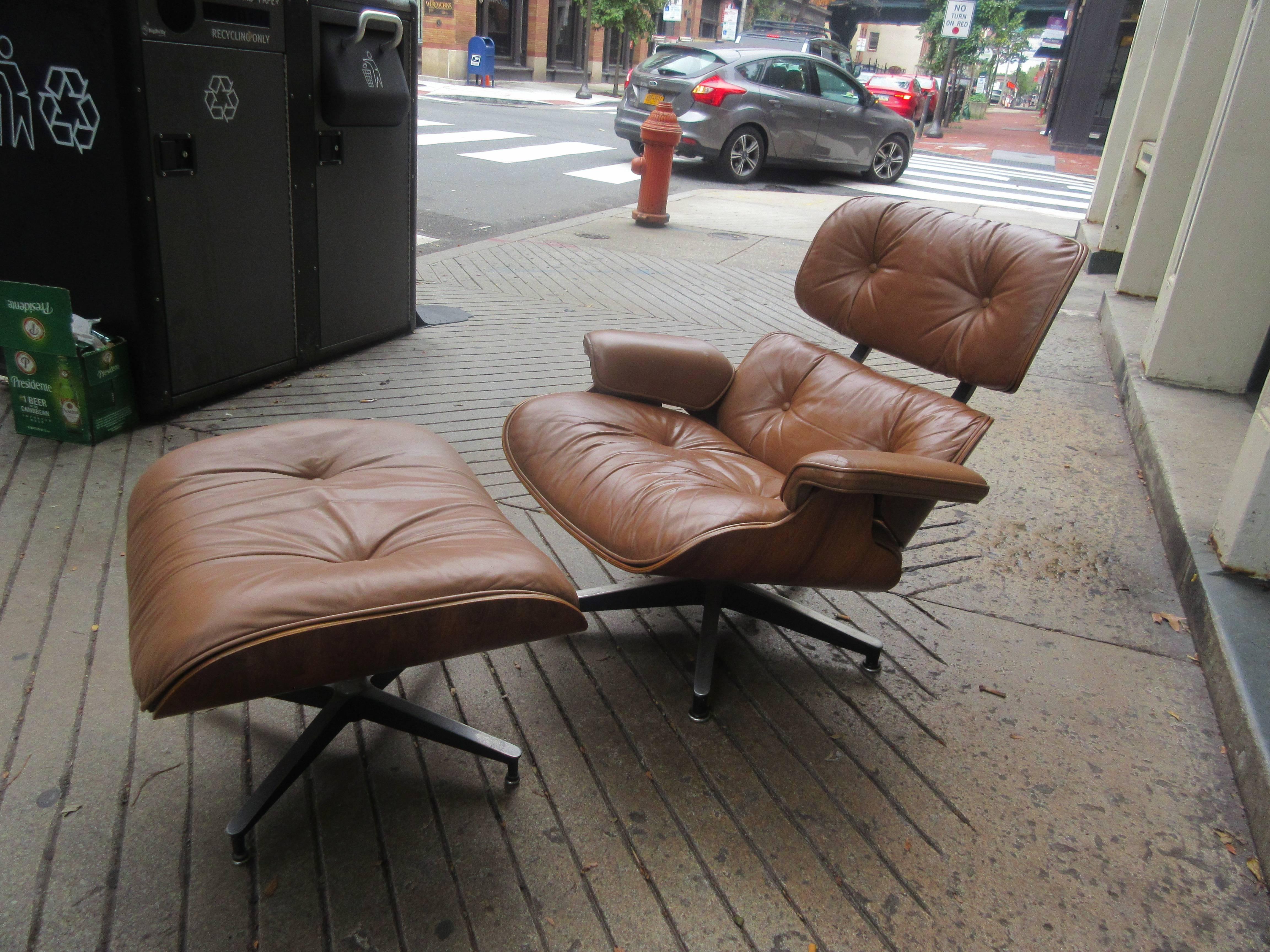 Mid-Century Modern Charles Eames for Herman Miller Rosewood Lounge and Ottoman