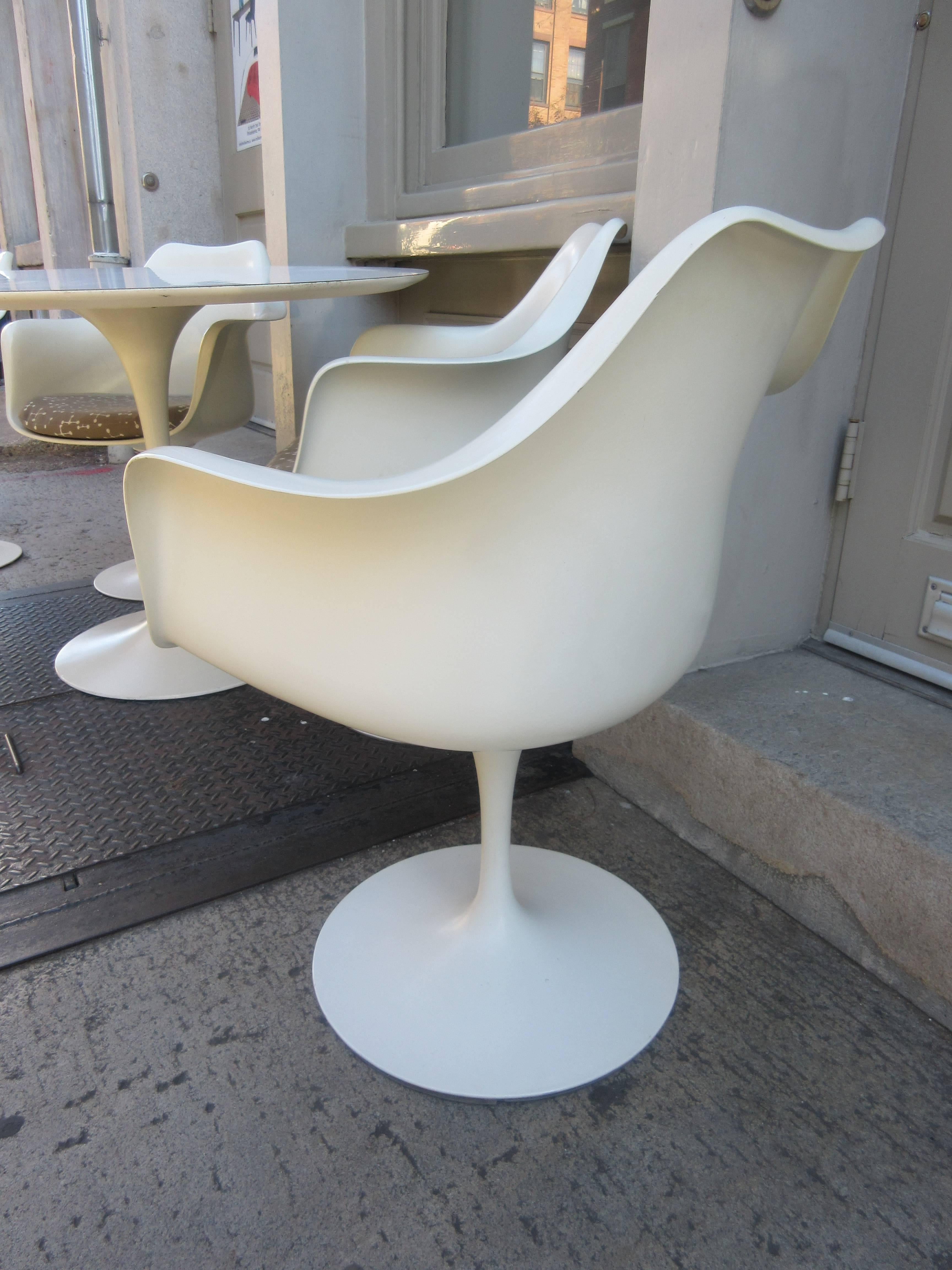 Eero Saarinen for Knoll Associates 42 Inch Table  3