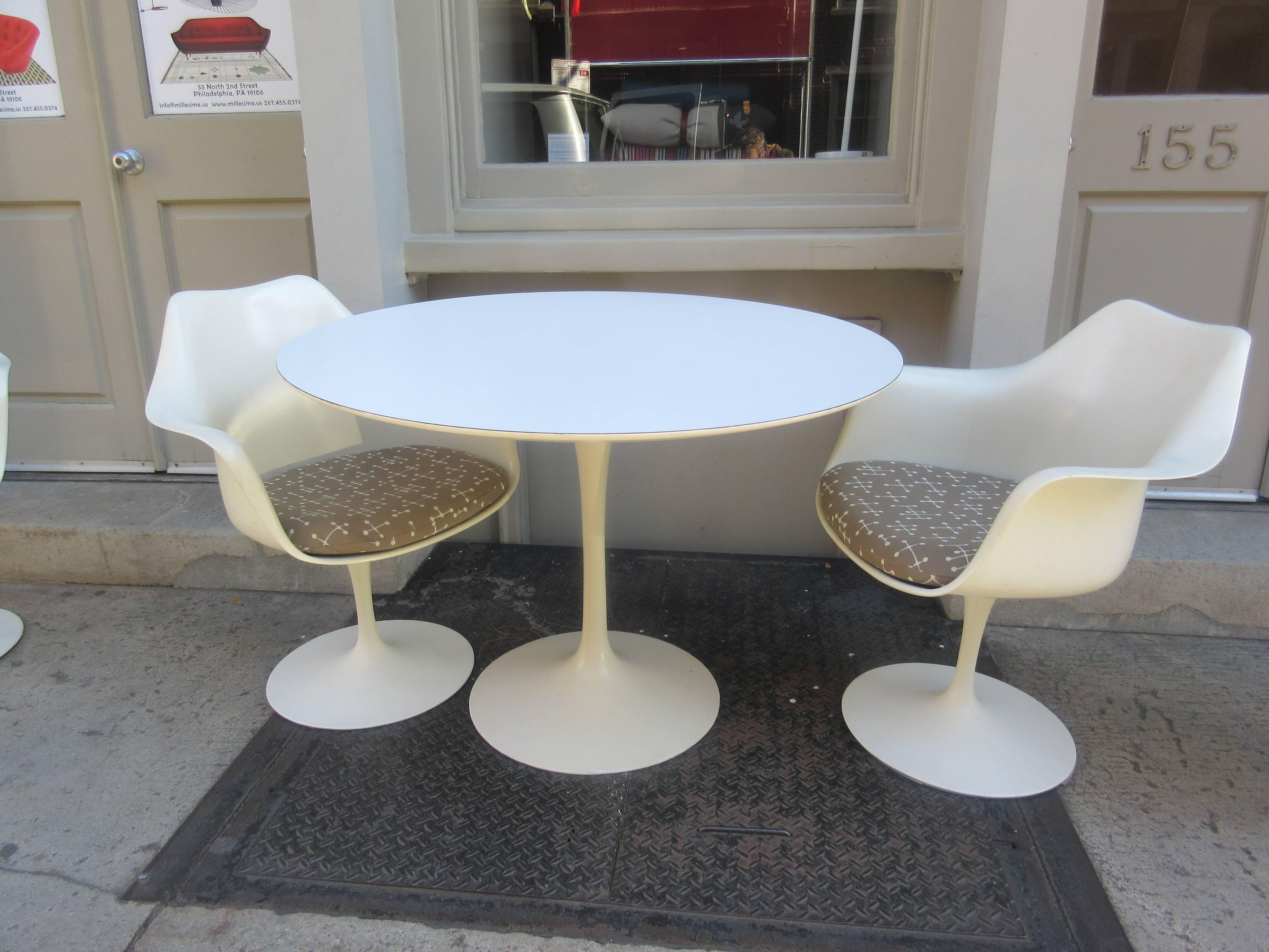Eero Saarinen for Knoll Associates 42 Inch Table  In Excellent Condition In Philadelphia, PA