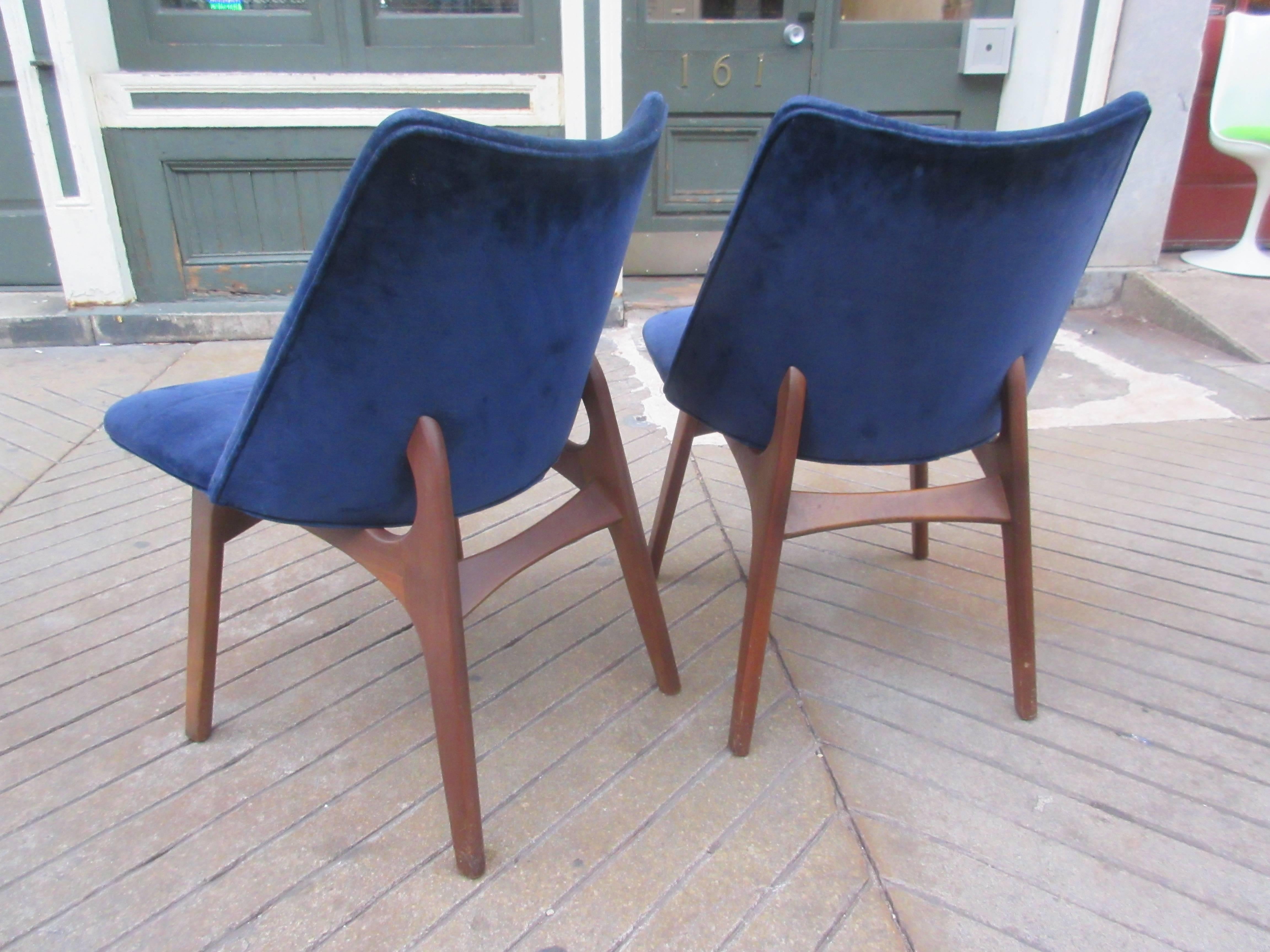 Set of six Adrian Pearsall Dining Chairs Two-Arm and four Armless In Excellent Condition In Philadelphia, PA