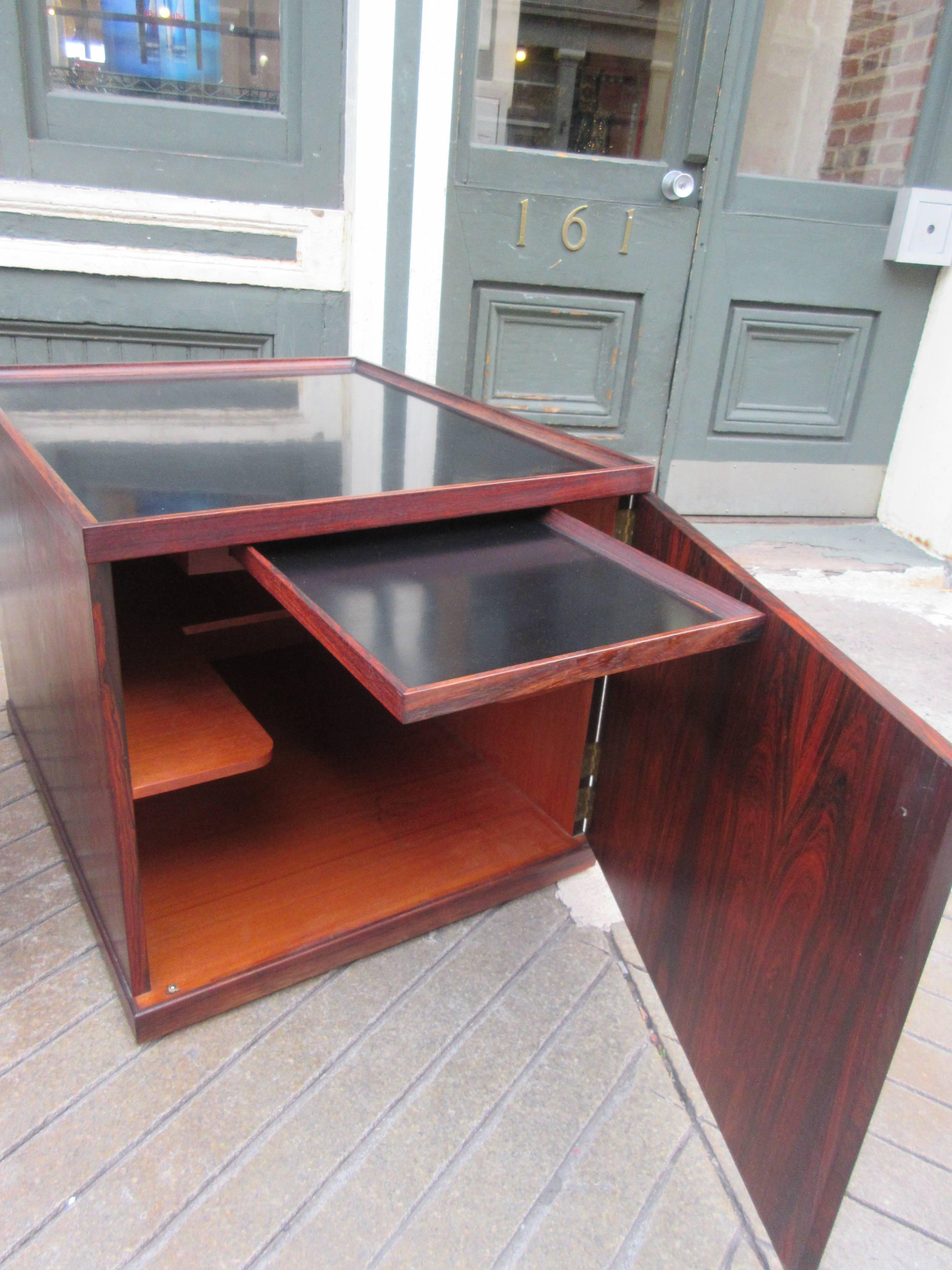 Danish Rosewood End Table Bars In Excellent Condition In Philadelphia, PA