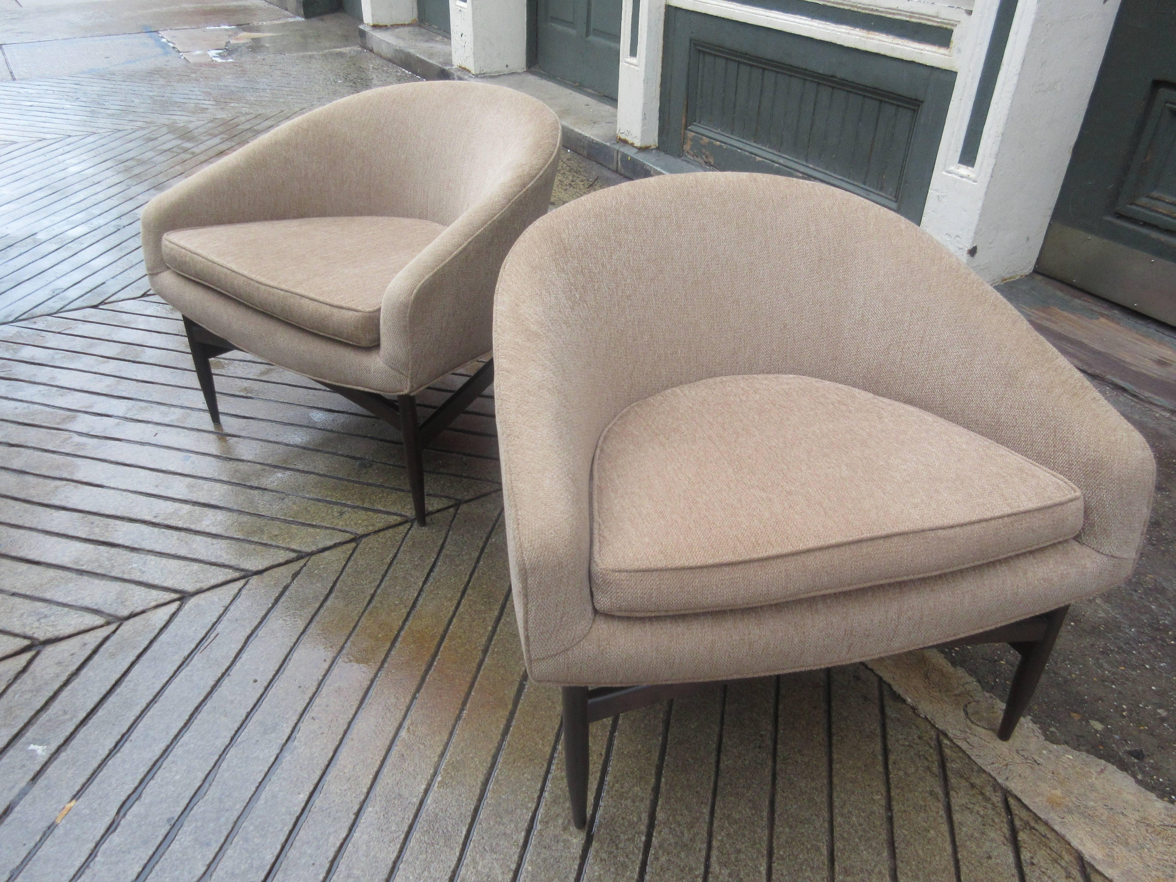 Mid-Century Modern Pair of Sloping Armchairs by Lawrence Peabody