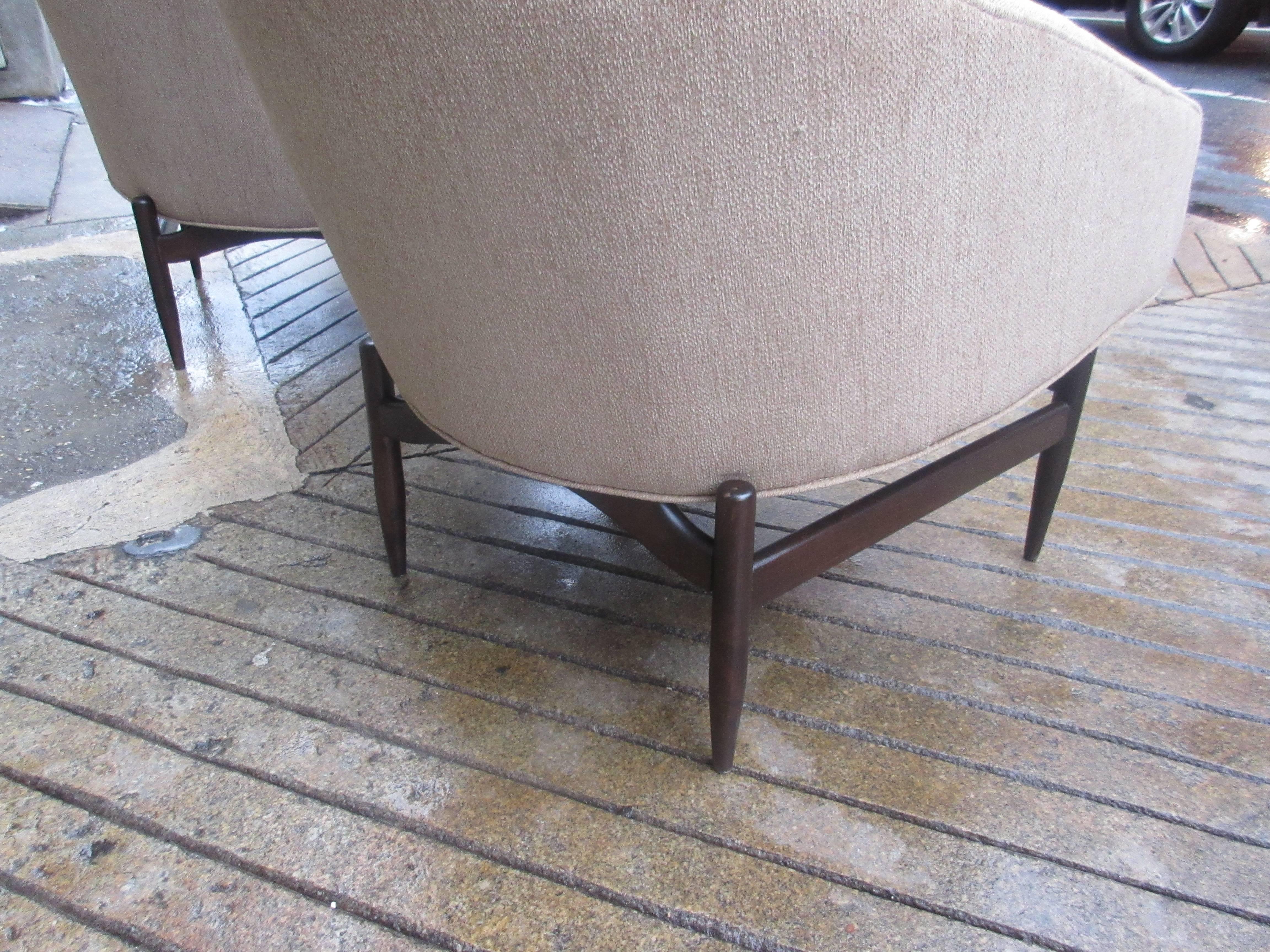 Pair of Sloping Armchairs by Lawrence Peabody In Excellent Condition In Philadelphia, PA