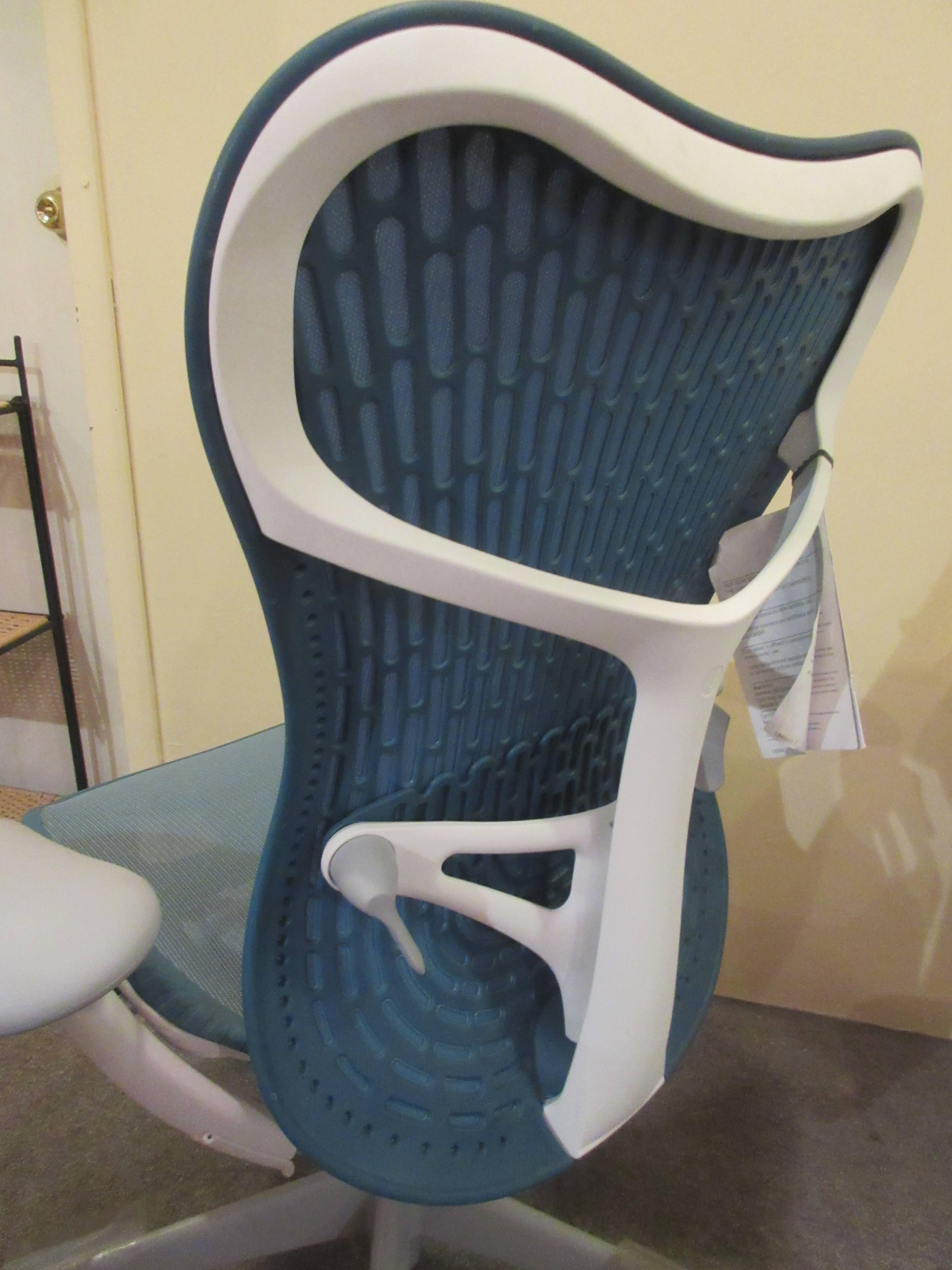 Herman Miller Mira 2 Chair from Design Studio 7.5 In Excellent Condition In Philadelphia, PA