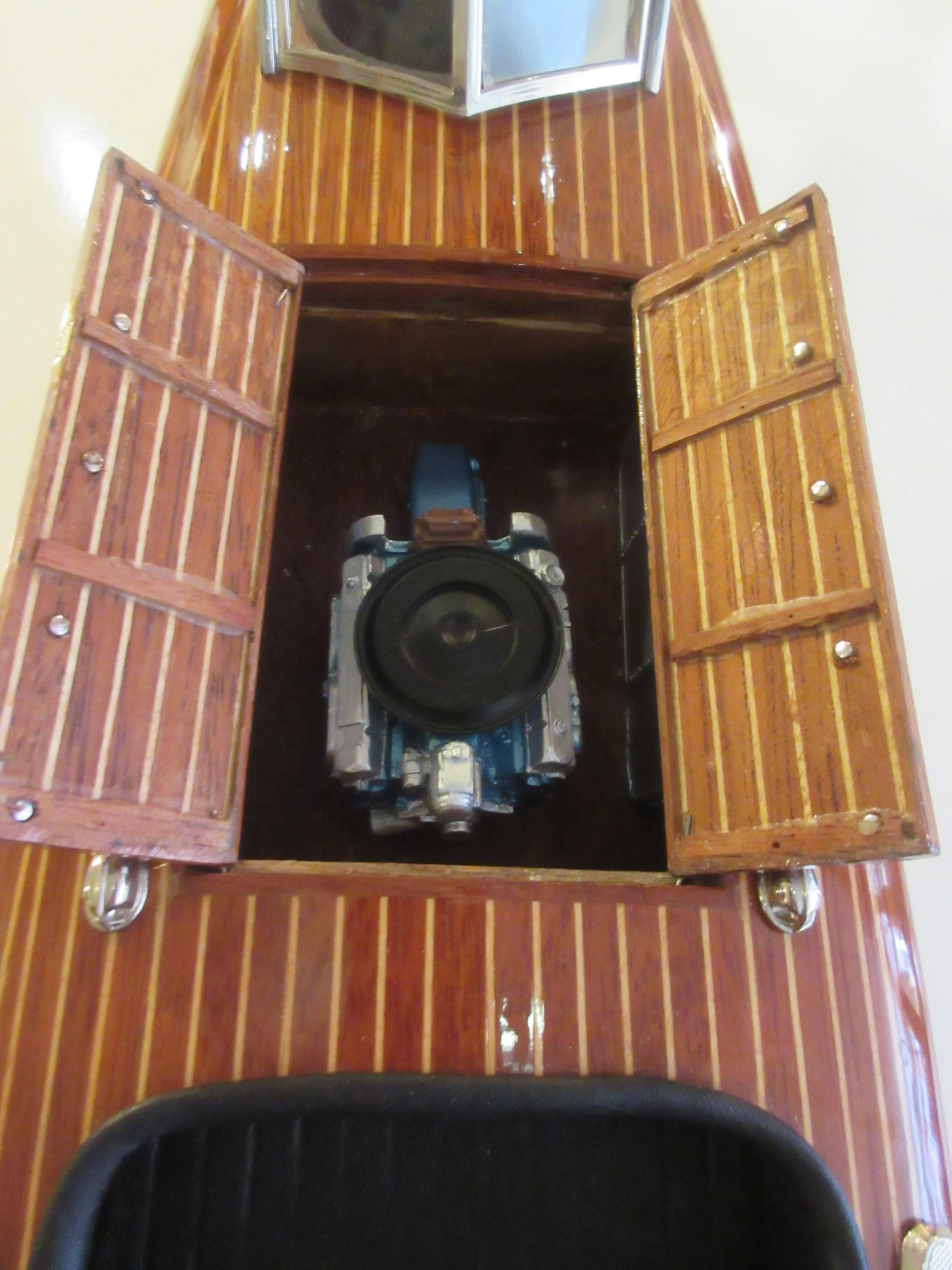 Contemporary Chris-Craft Scale Model Mahogany Inboard Motor Runabout