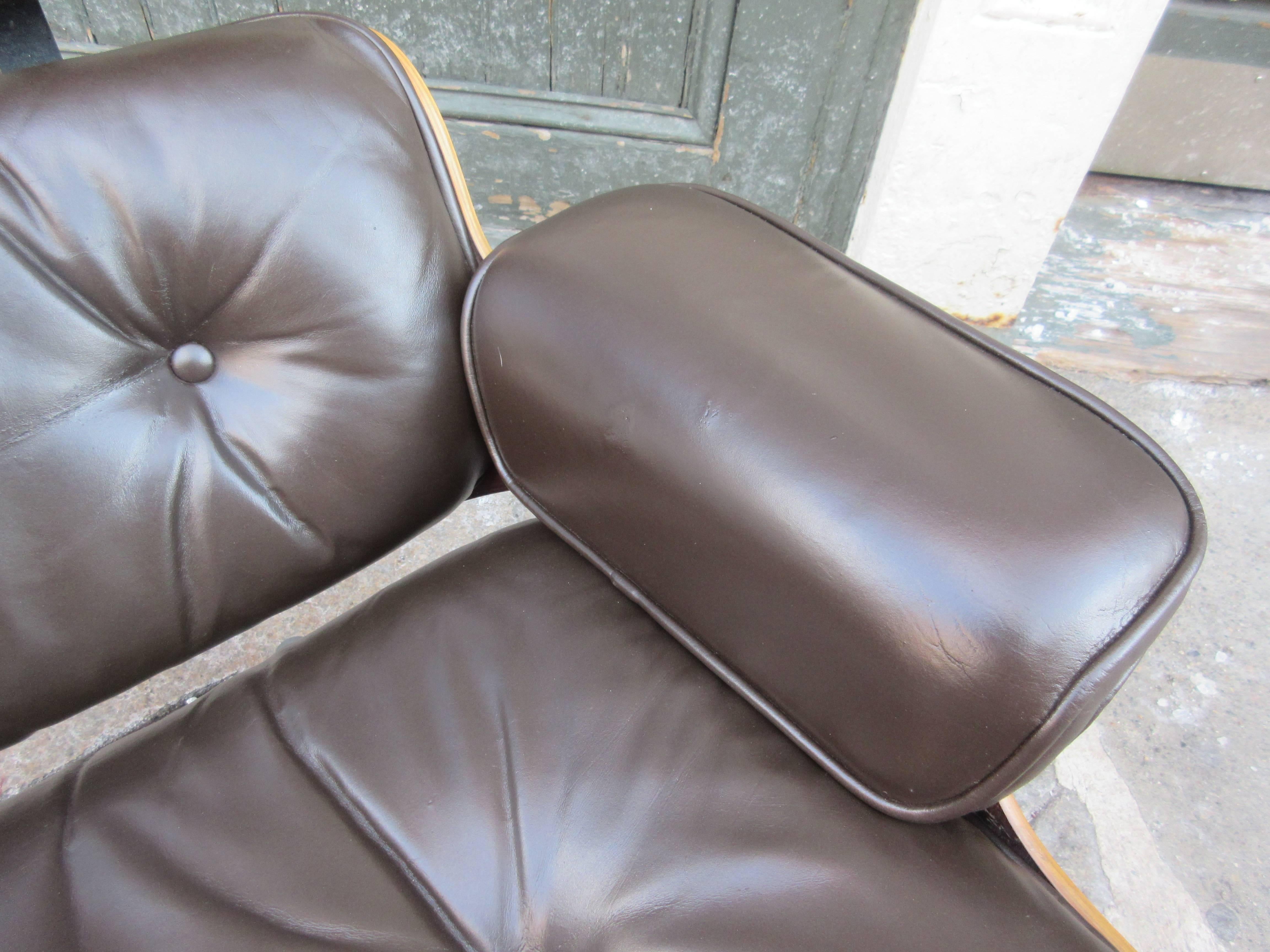 Eames for Herman Miller Rosewood 670 Lounge Chair and Ottoman In Good Condition In Philadelphia, PA