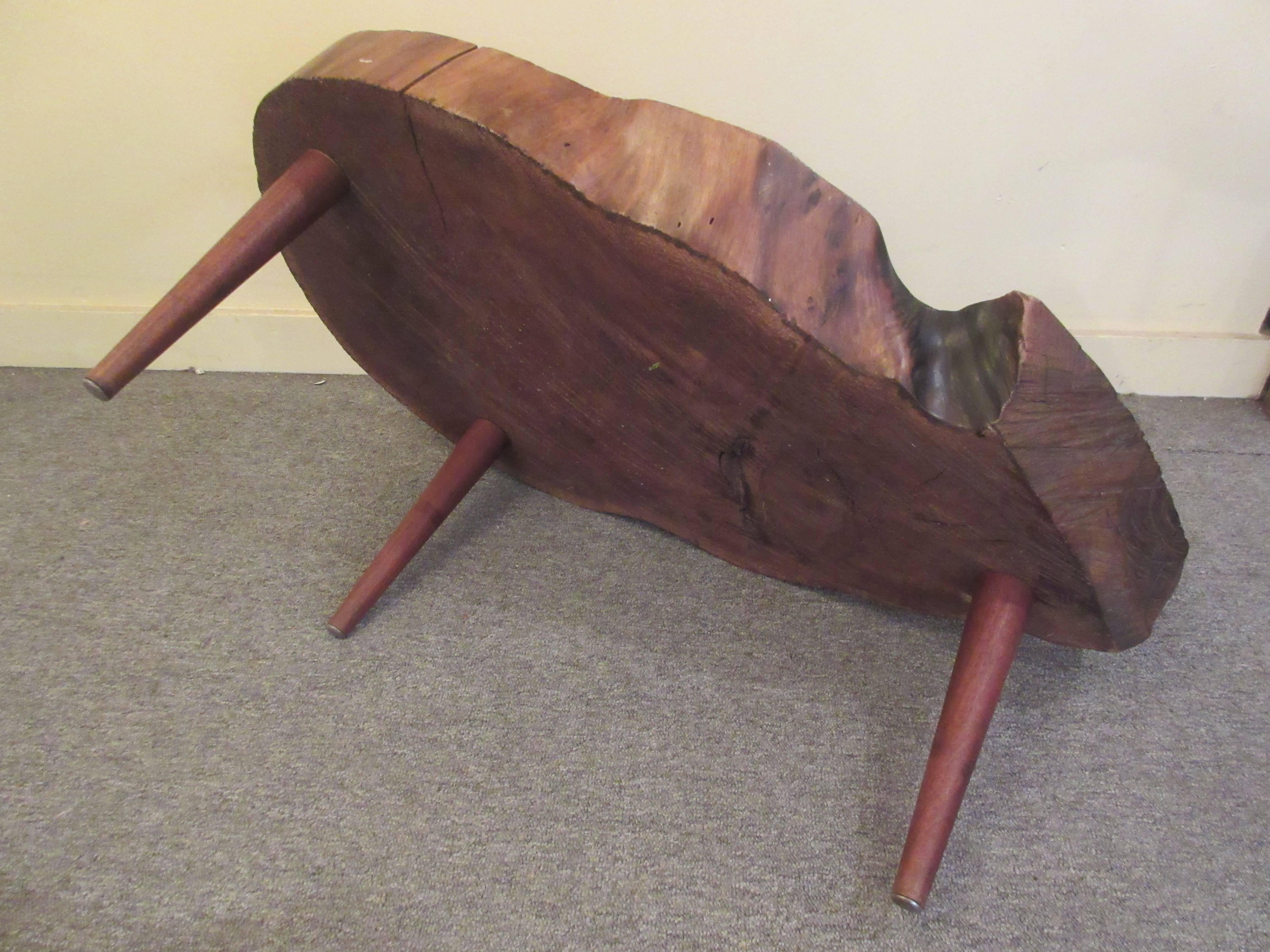 Tree Trunk Slab Tripod Coffee Table in the Style of Nakashima In Excellent Condition In Philadelphia, PA