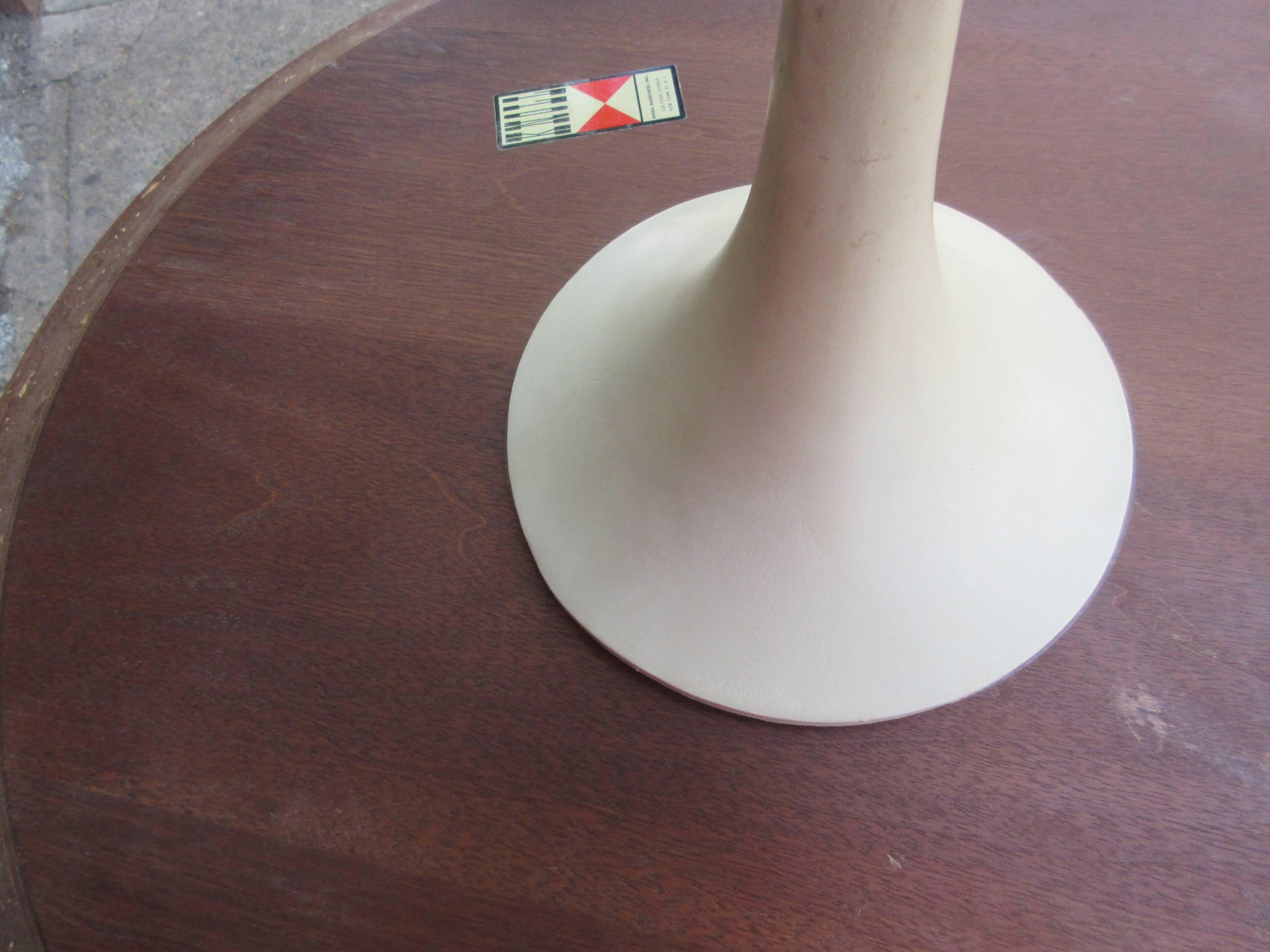 Saarinen for Knoll Round Walnut Tulip Table In Excellent Condition In Philadelphia, PA